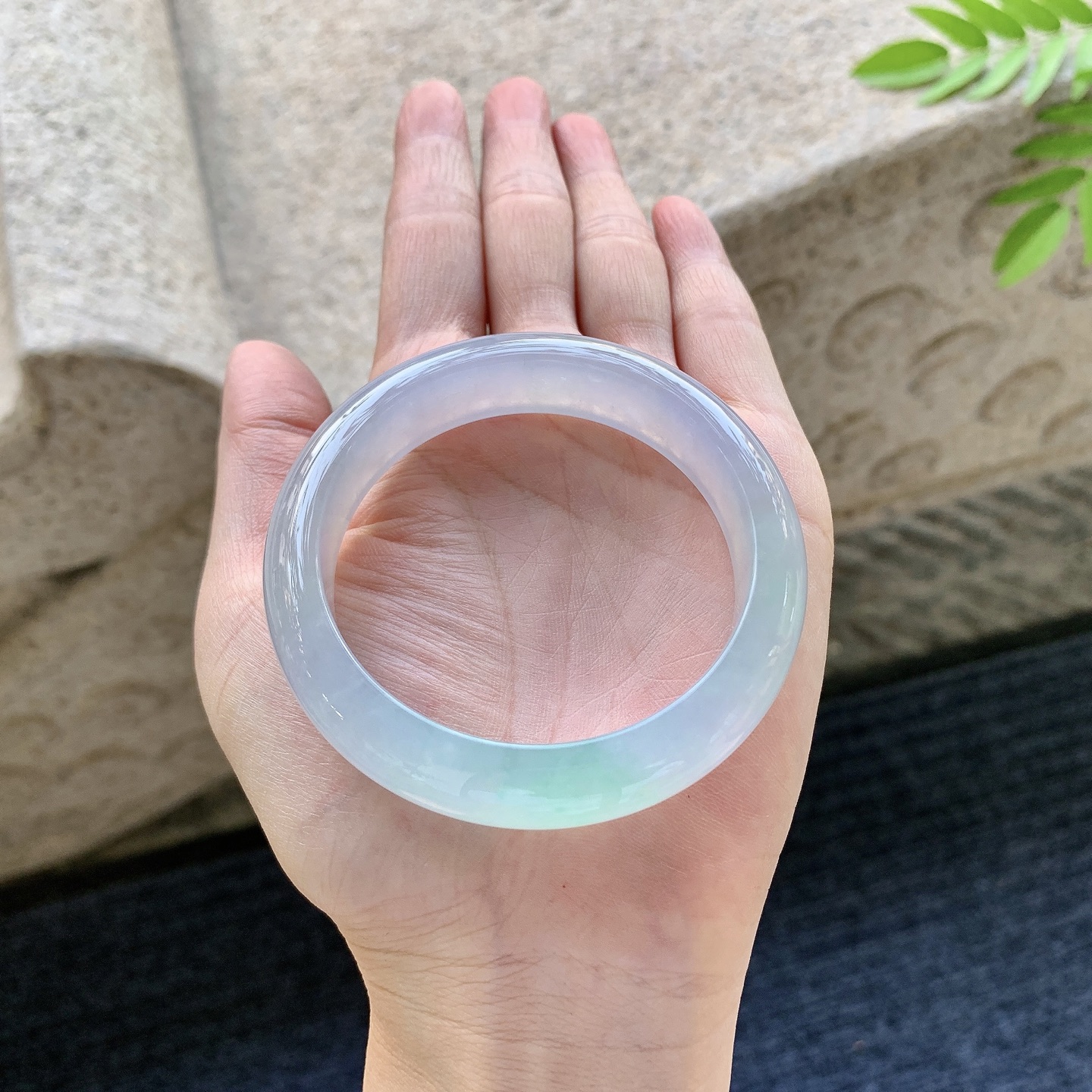 正圈51 52 圈口52.4/13/8 编码C11091506 冰糯春彩，水润，种老，细腻，无裂