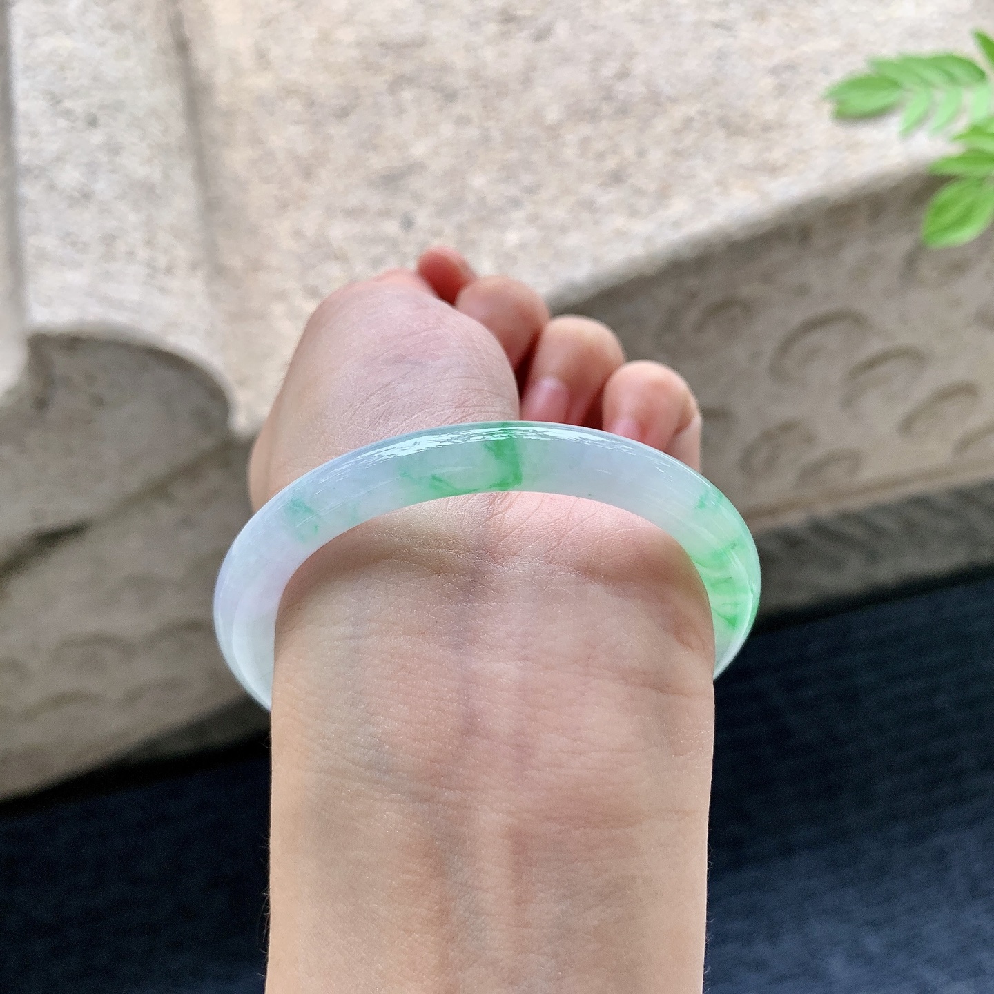 圆条52 53 圈口53/7.2/7.5 编码HJ090708 冰糯飘绿，水润，种老，细腻，打灯有絮线