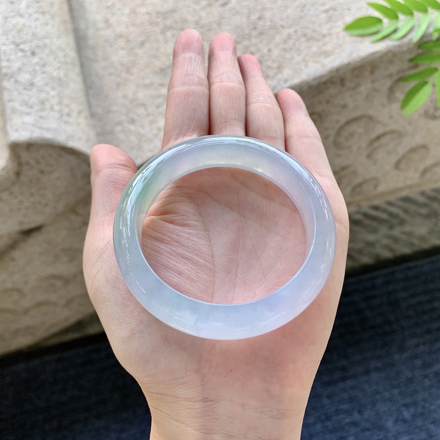 正圈51 52 圈口52.4/13/8 编码C11091506 冰糯春彩，水润，种老，细腻，无裂