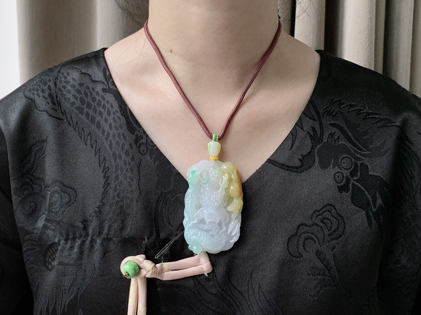 【裸石】冰飘绿花大龙牌飘黄翡大龙牌吊坠 【说明】缅甸 性比高 飘花 超厚 【尺寸】65-41-11.7 【重量】60克