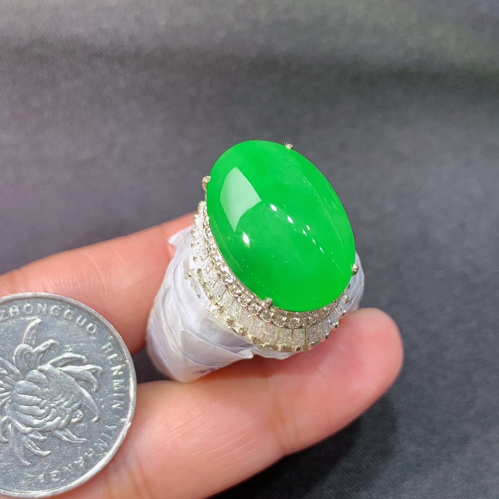 阳绿蛋面铜托戒指，镶嵌佳品，冰润细腻，种水足，Ja 尺寸19.8*13.8*5.6