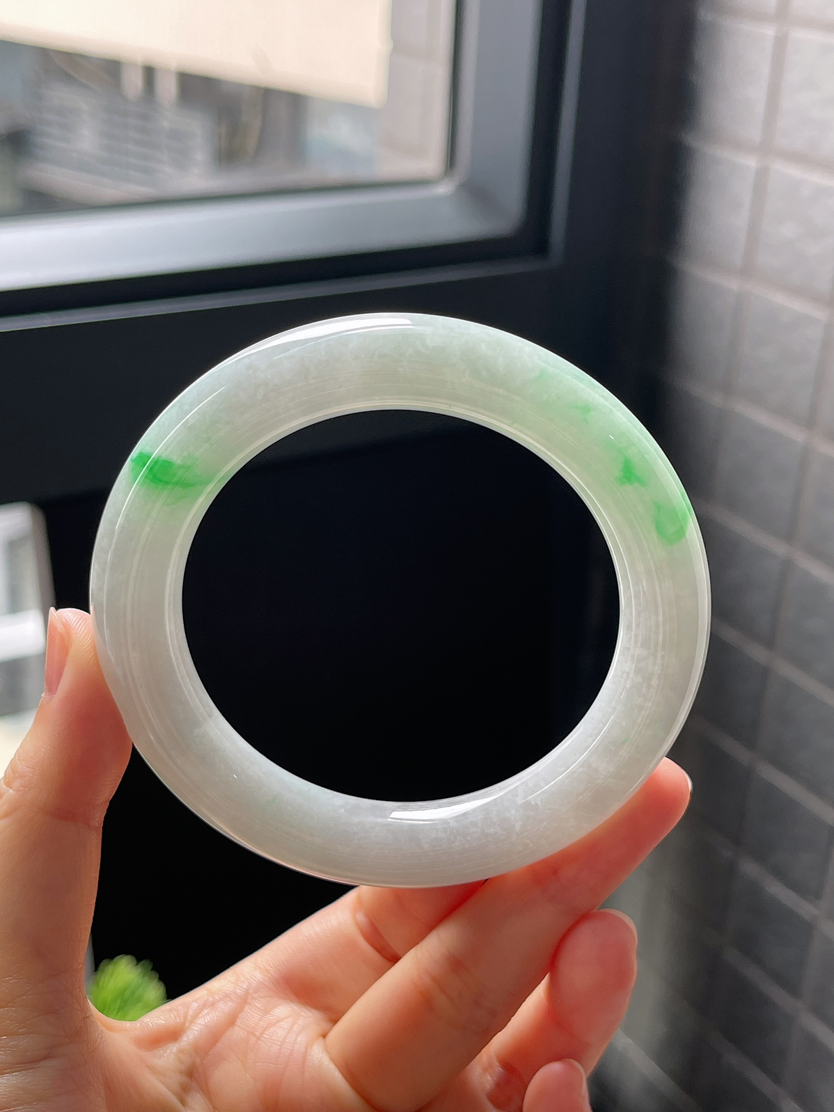圈口58，糯化种飘花翡翠圆条手镯9.15