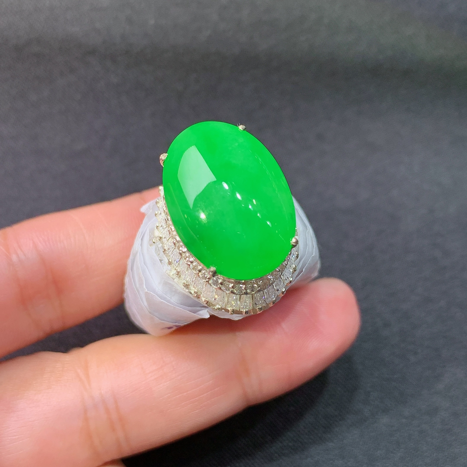 阳绿蛋面铜托戒指，镶嵌佳品，冰润细腻，种水足，Ja 尺寸19.8*13.8*5.6