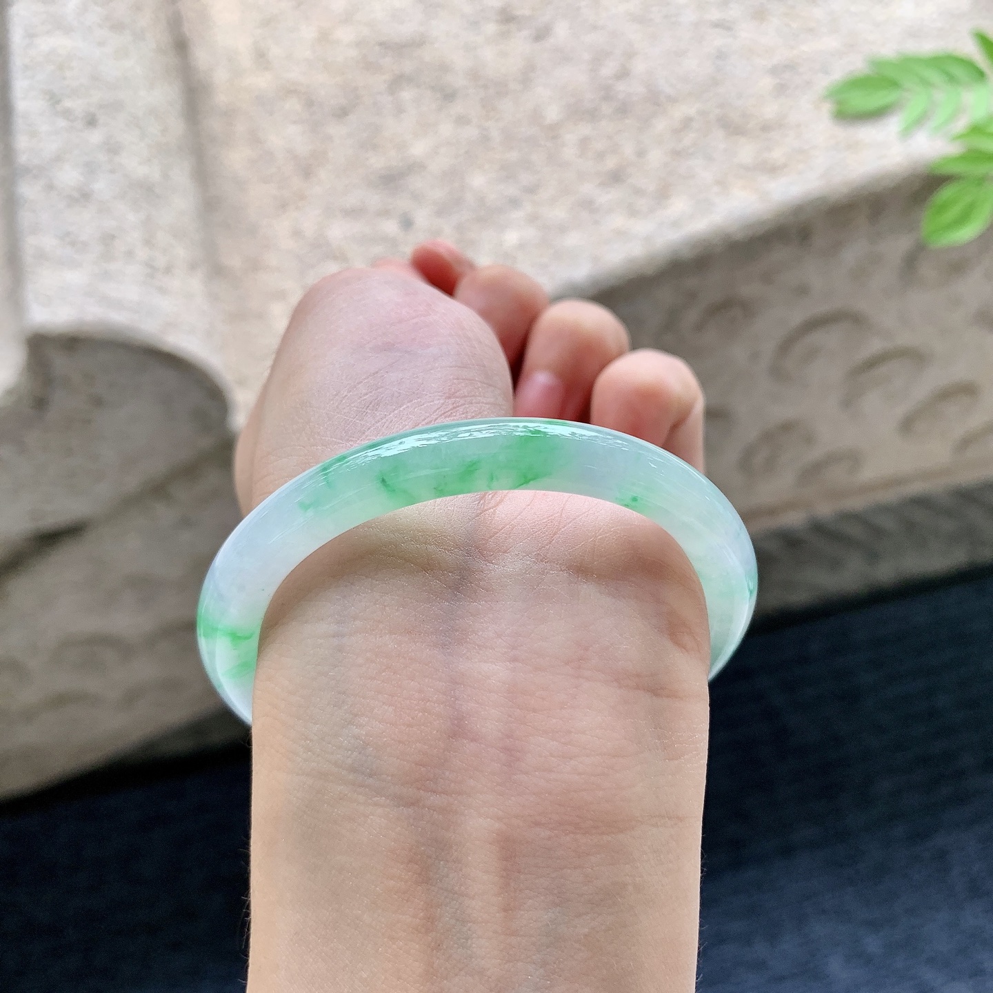 圆条52 53 圈口53/7.2/7.5 编码HJ090708 冰糯飘绿，水润，种老，细腻，打灯有絮线