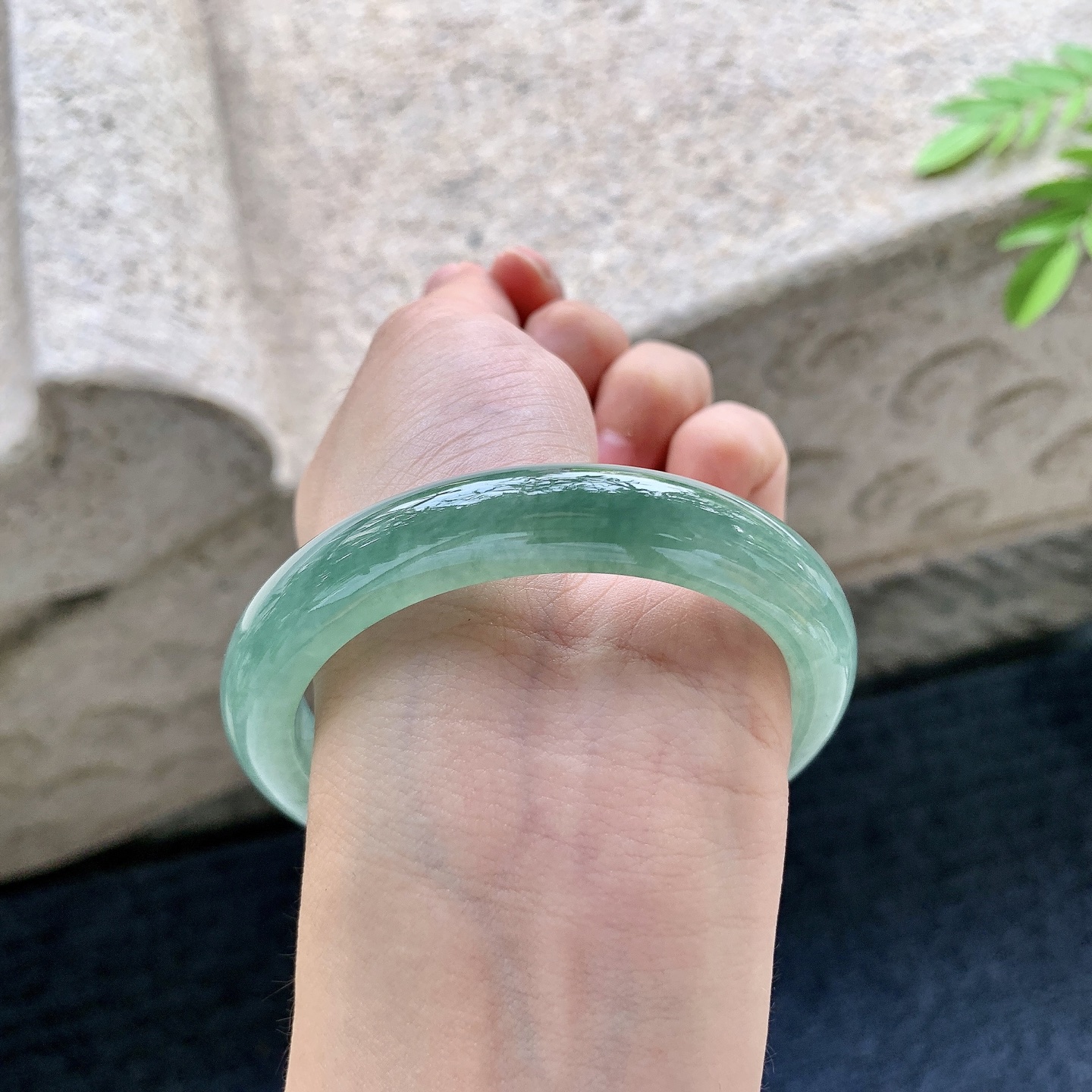 正圈56 57 圈口57/11/8.5 编码AD091685 糯冰油绿，水润，种老，细腻，无裂