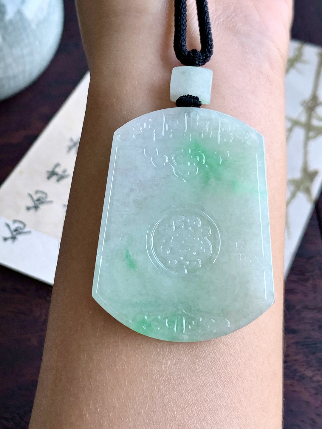 【裸石】🫧糯冰飘绿花大仿古牌吊坠 【说明】缅甸 性比高 飘花 【尺寸】55-41.5-5.5 【重量】38.3克