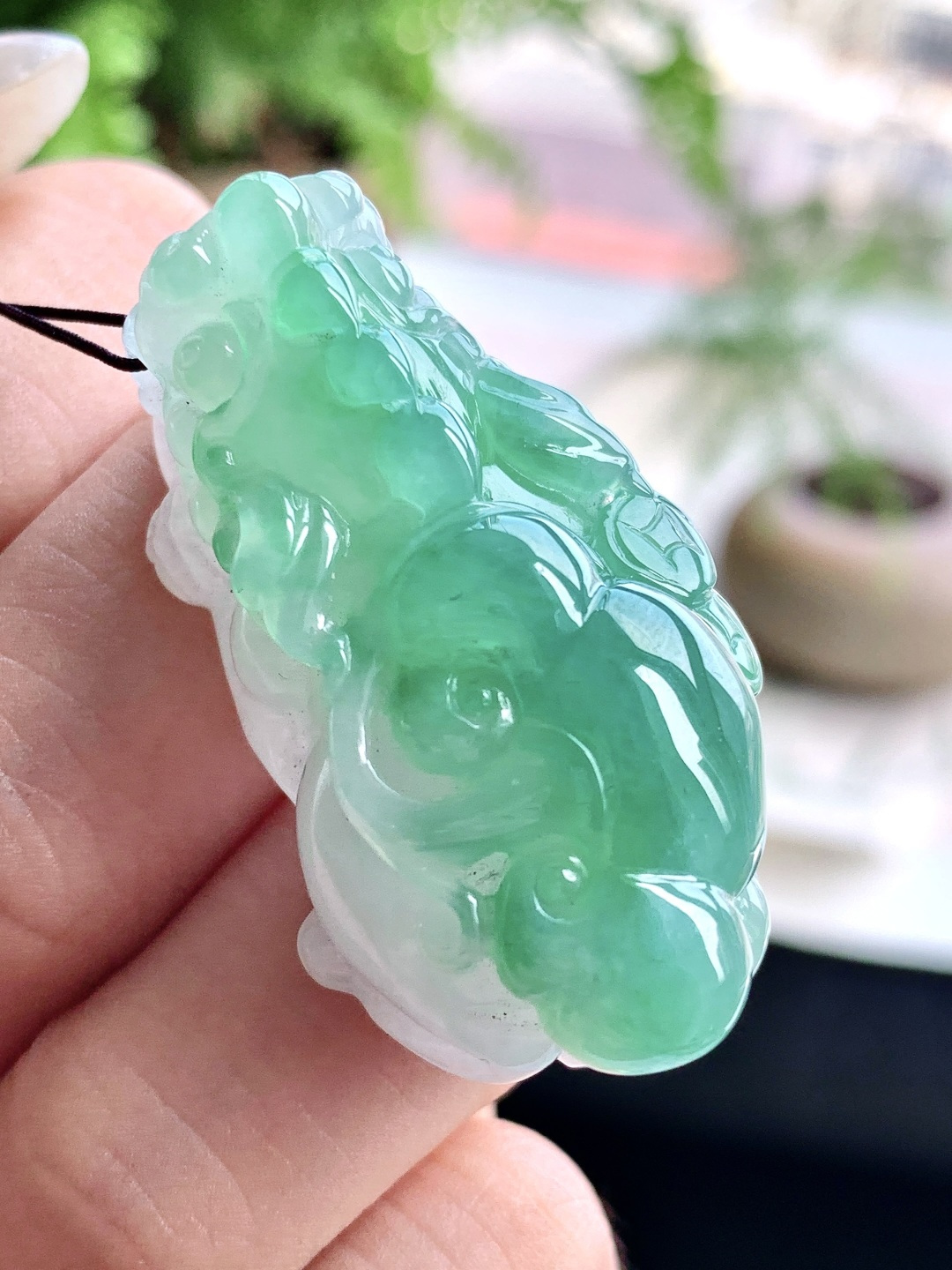 【裸石】️冰晴绿貔貅吊坠 【说明】缅甸 性比高 超厚 【尺寸】39.3-20.8-15.7 【重量】23.3克