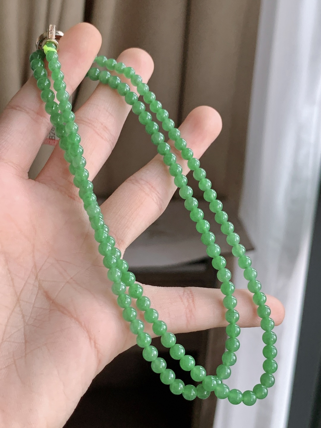 【珠子】阳绿珠链圆珠子珠链 【说明】缅甸  性比高 【尺寸】4.5-4mm，30cm 【重量】22克