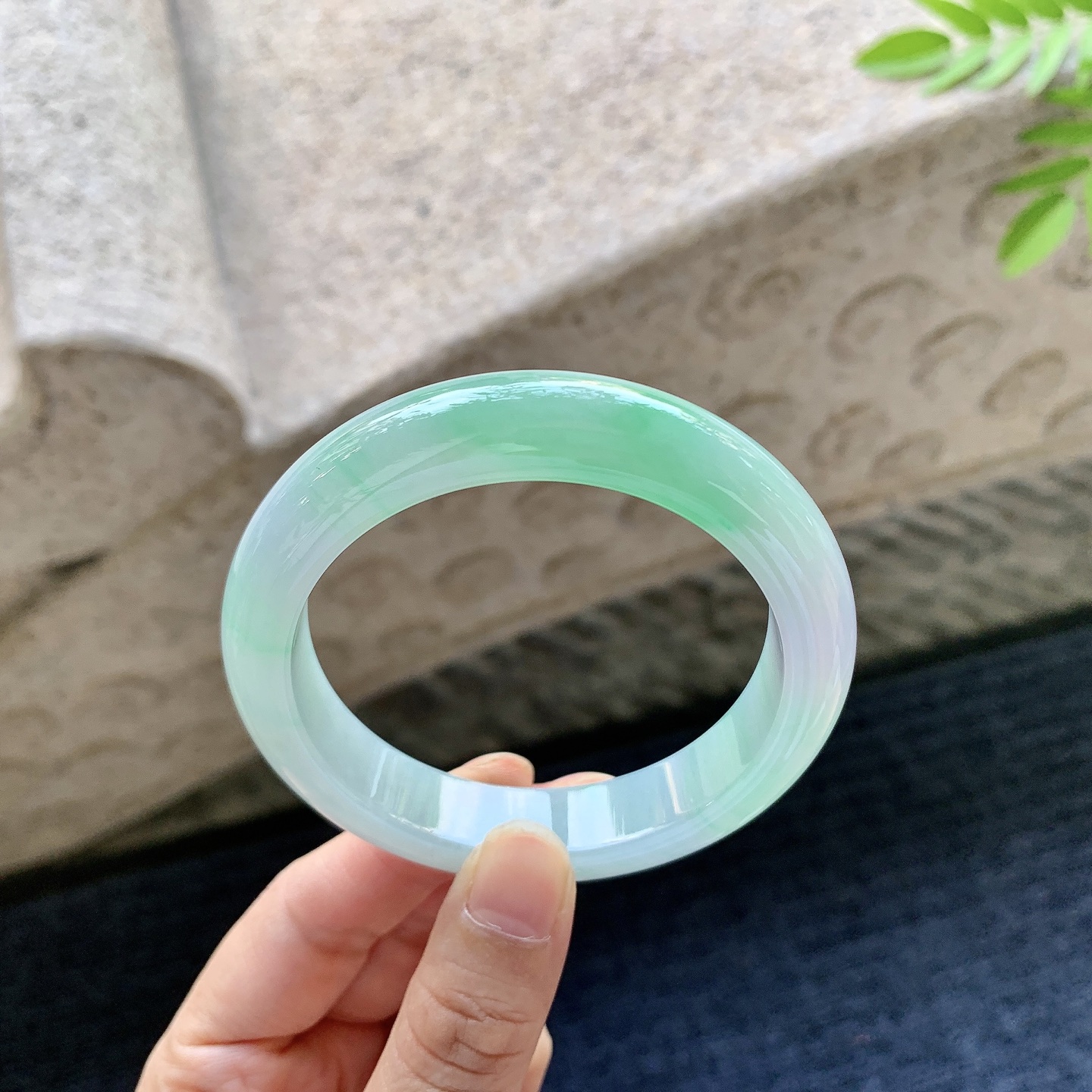 正圈54 55 圈口55.6/12.3/8.9 编码C11091503 春彩，水润，种老，细腻，无裂