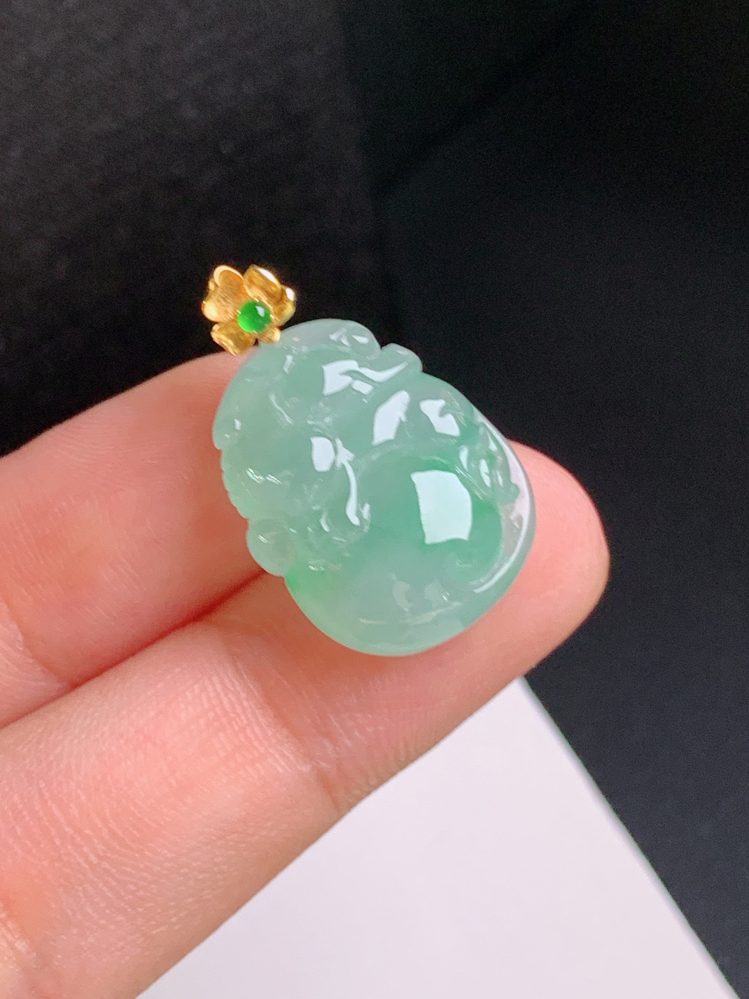 ️ 冰飘绿龙戏珠吊坠，底色清爽，造型讨喜，招财纳福 裸石18.6-15.1-6.8 整体24.1 530910