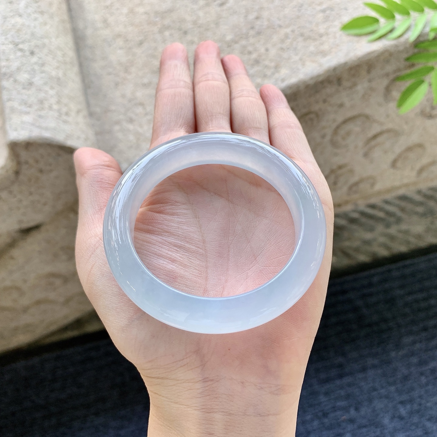 正圈51 52 圈口52.7/11.6/9 编码DZ091507 冰糯底，水润，种老，细腻，打灯有絮