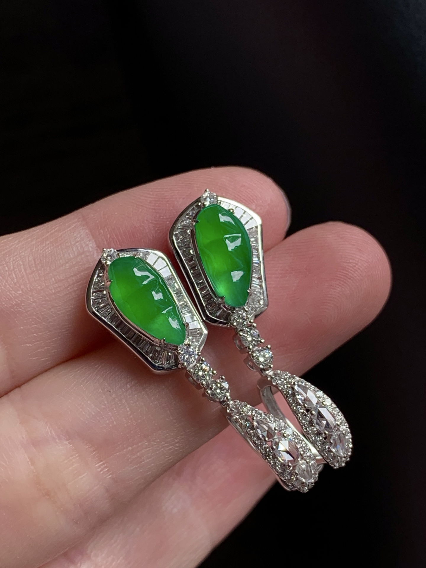 ️【18k金镶嵌福豆耳坠一对】种老细腻，色阳浓郁起胶 尺寸：成品：32*10.1*6.8，裸石：11.1*5.4*2.4,c22914