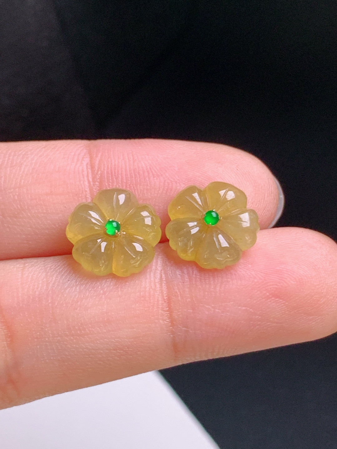 ️ 黄翡小花耳钉，黄润明媚，雕工精巧，富贵吉祥 你，裸石11.2-3.2 53