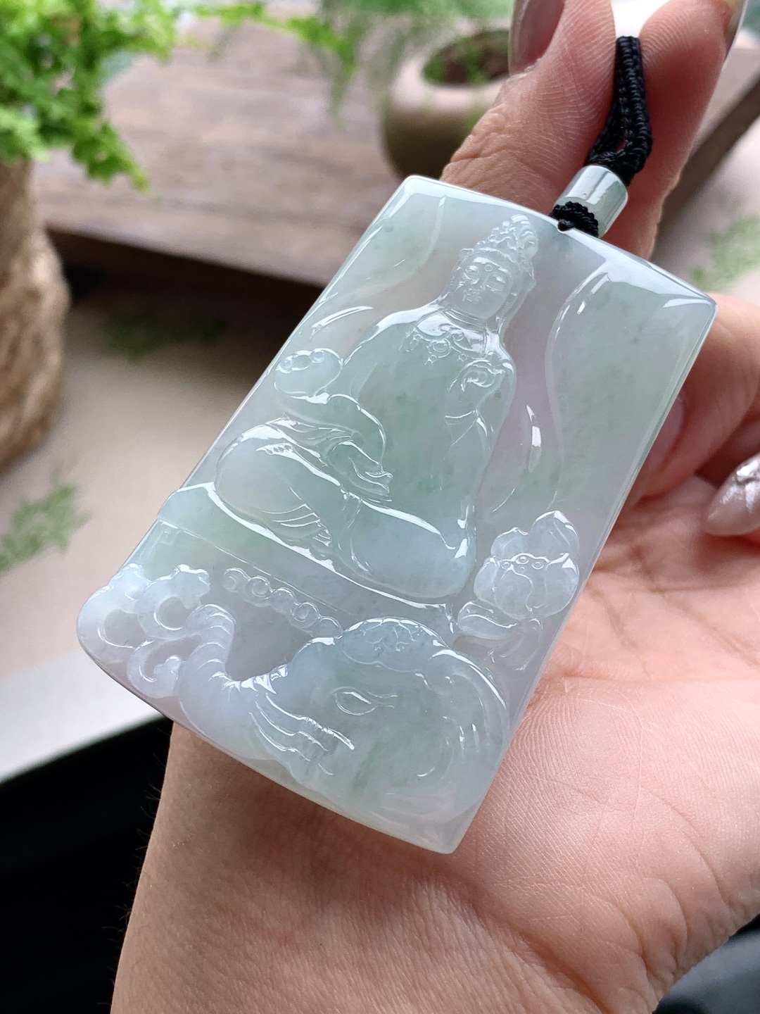 【裸石】️冰种飘花普贤观音牌吊坠 【说明】缅甸 性比高 厚装 【尺寸】66.4-44.2-6 【重量】44.7克