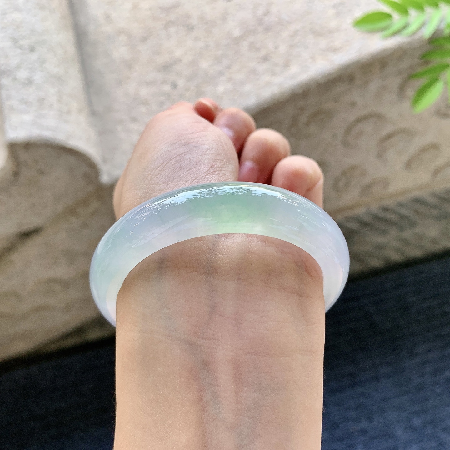 正圈51 52 圈口52.4/13/8 编码C11091506 冰糯春彩，水润，种老，细腻，无裂
