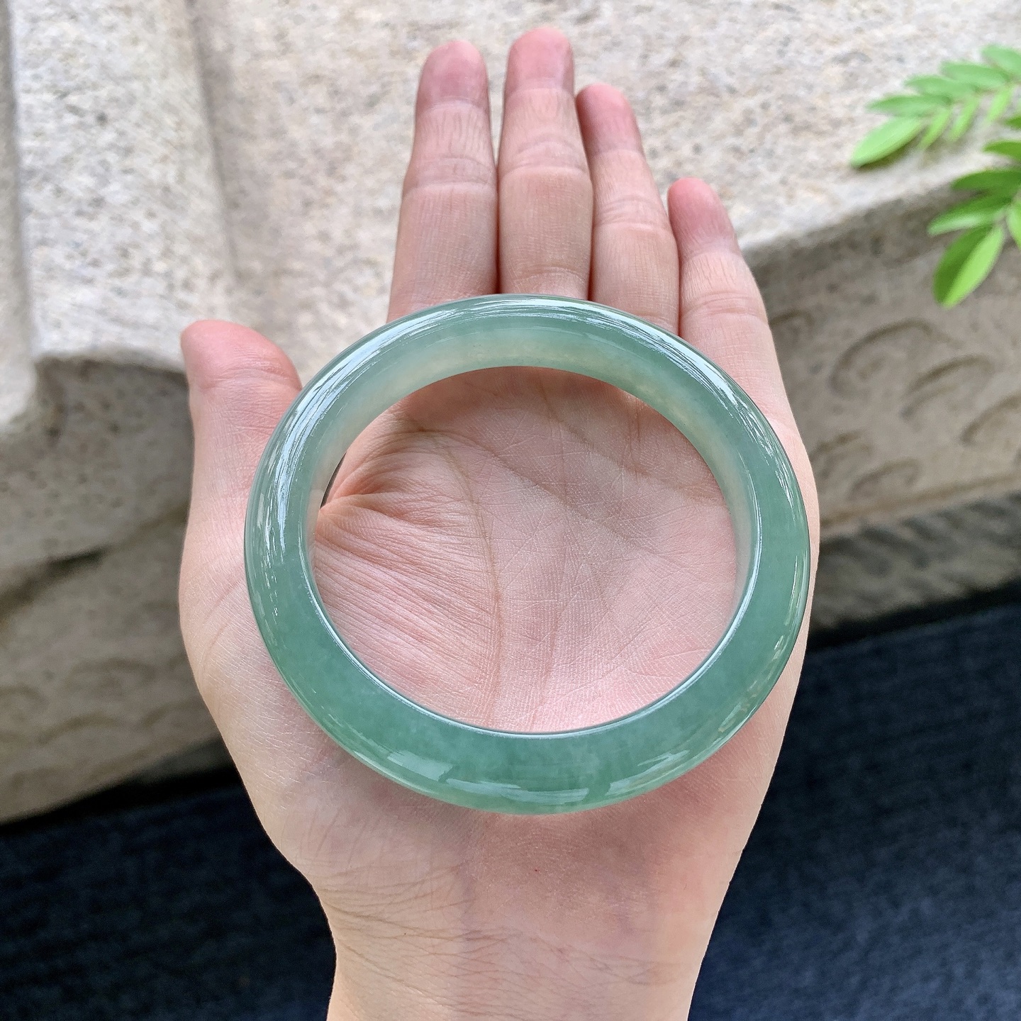 正圈56 57 圈口57/11/8.5 编码AD091685 糯冰油绿，水润，种老，细腻，无裂
