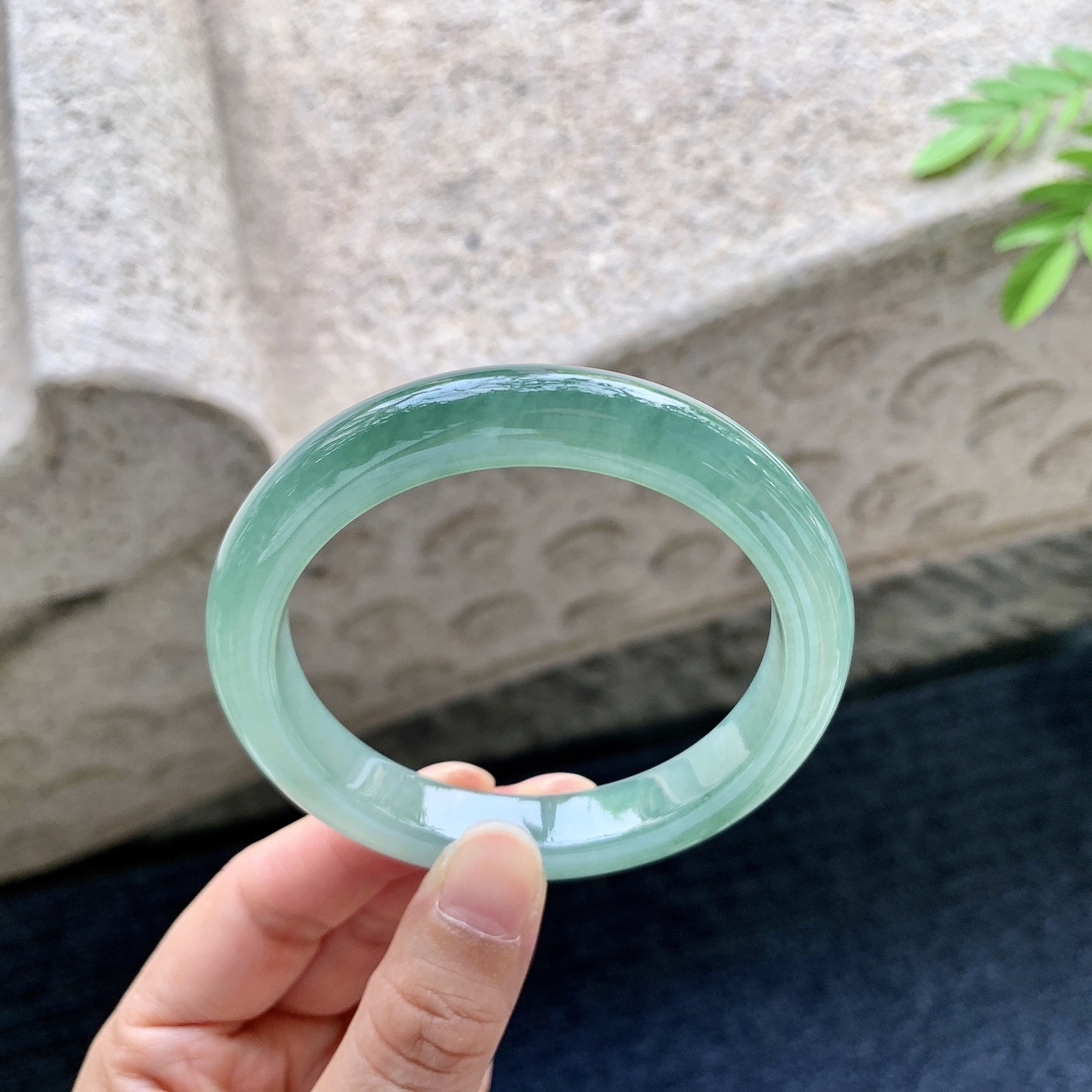 正圈56 57 圈口57/11/8.5 编码AD091685 糯冰油绿，水润，种老，细腻，无裂
