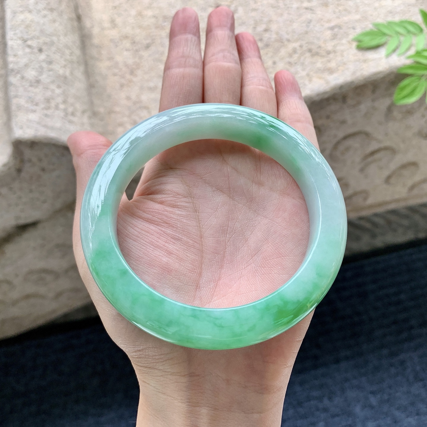 正圈62 63 圈口63.4/12.4/10.4 编码T1090711 细糯飘绿，水润，种老，细腻，