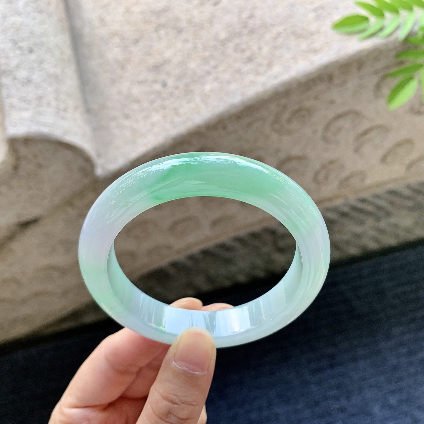 正圈54 55 圈口55.6/12.3/8.9 编码C11091503 春彩，水润，种老，细腻，无裂