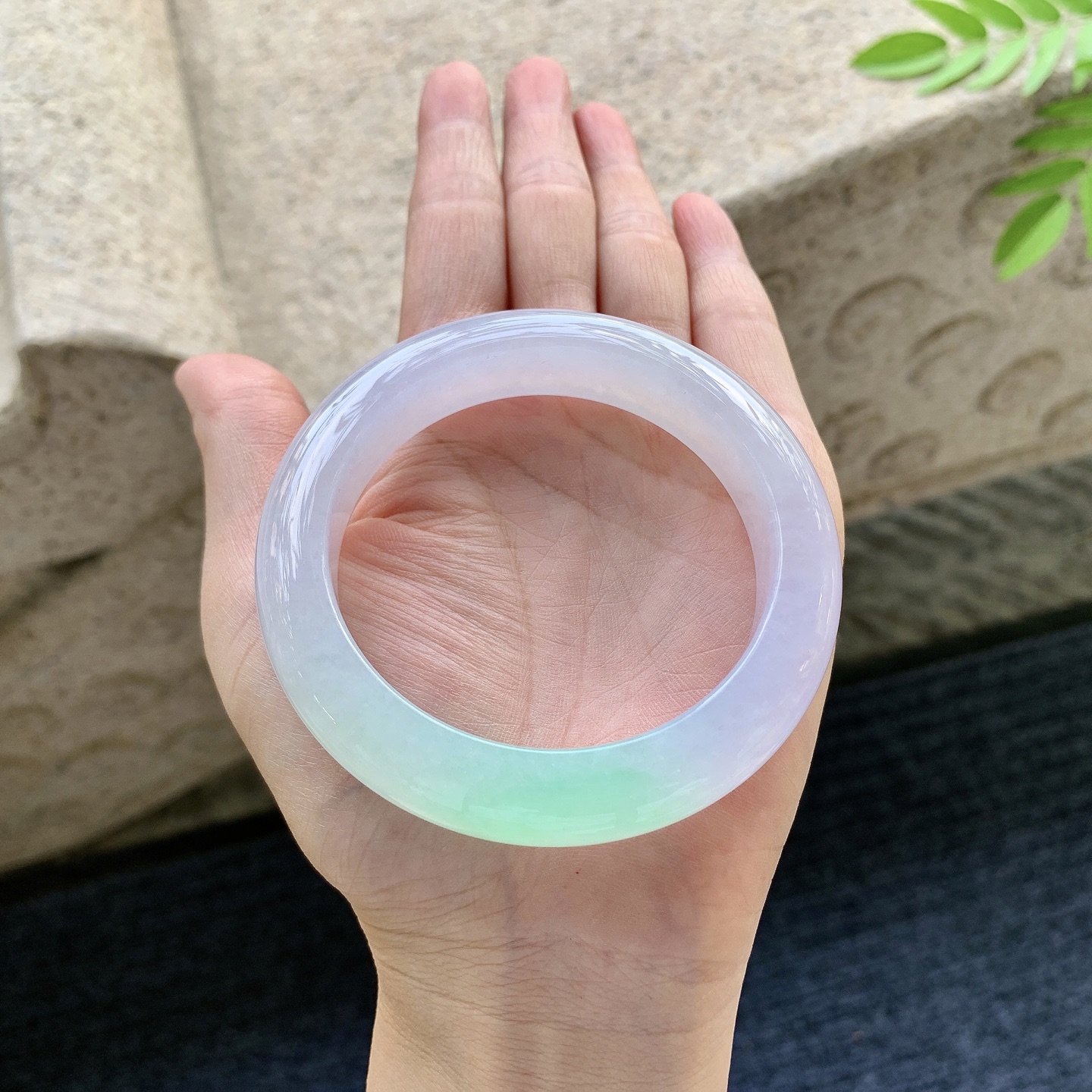 正圈55 56 圈口56/12.7/9.6 编码A3091525 冰糯春带彩，水润，种老，细腻，无裂