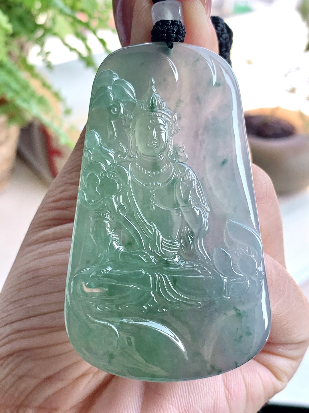 【裸石】️冰飘绿花大势至观音持莲观音牌吊坠 【说明】缅甸 性比高 飘花 【尺寸】68.3-41-5 【重量】35.8克