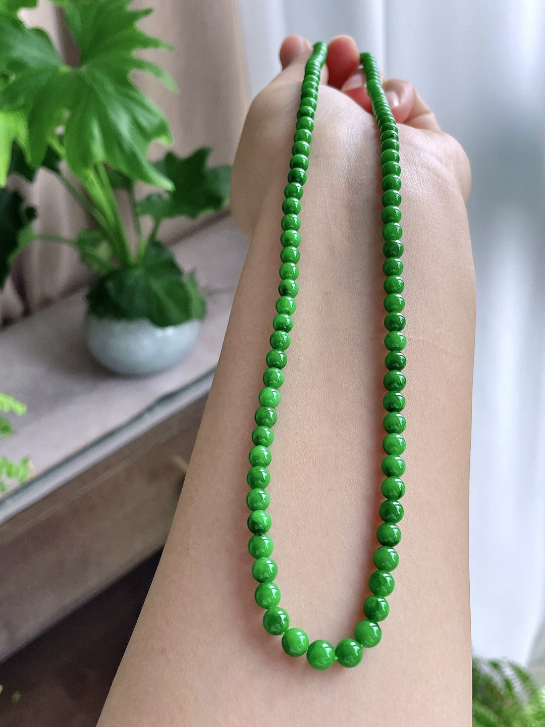 【珠子】阳绿项链圆珠珠子项链 【说明】缅甸 性比高 【尺寸】4.7-5.5mm 29cm 【重量】26.8克