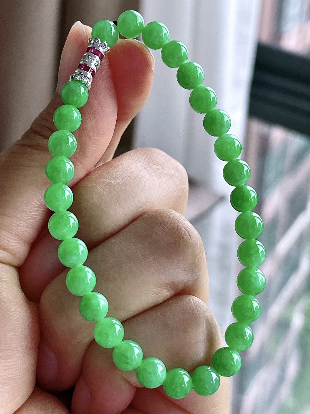 【珠子】阳绿手链圆珠珠子手链 【说明】缅甸 性比高 【尺寸】5.8mm 【重量】11.5克