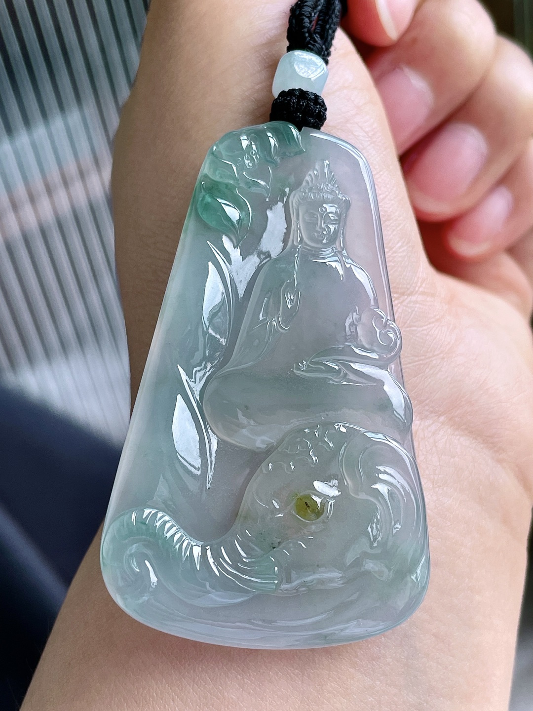 【裸石】冰胶飘花普贤观音牌子吊坠 【说明】缅甸 无裂 性比高 飘黄翡 【尺寸】64-38.7-5.4 【重量】30.2克