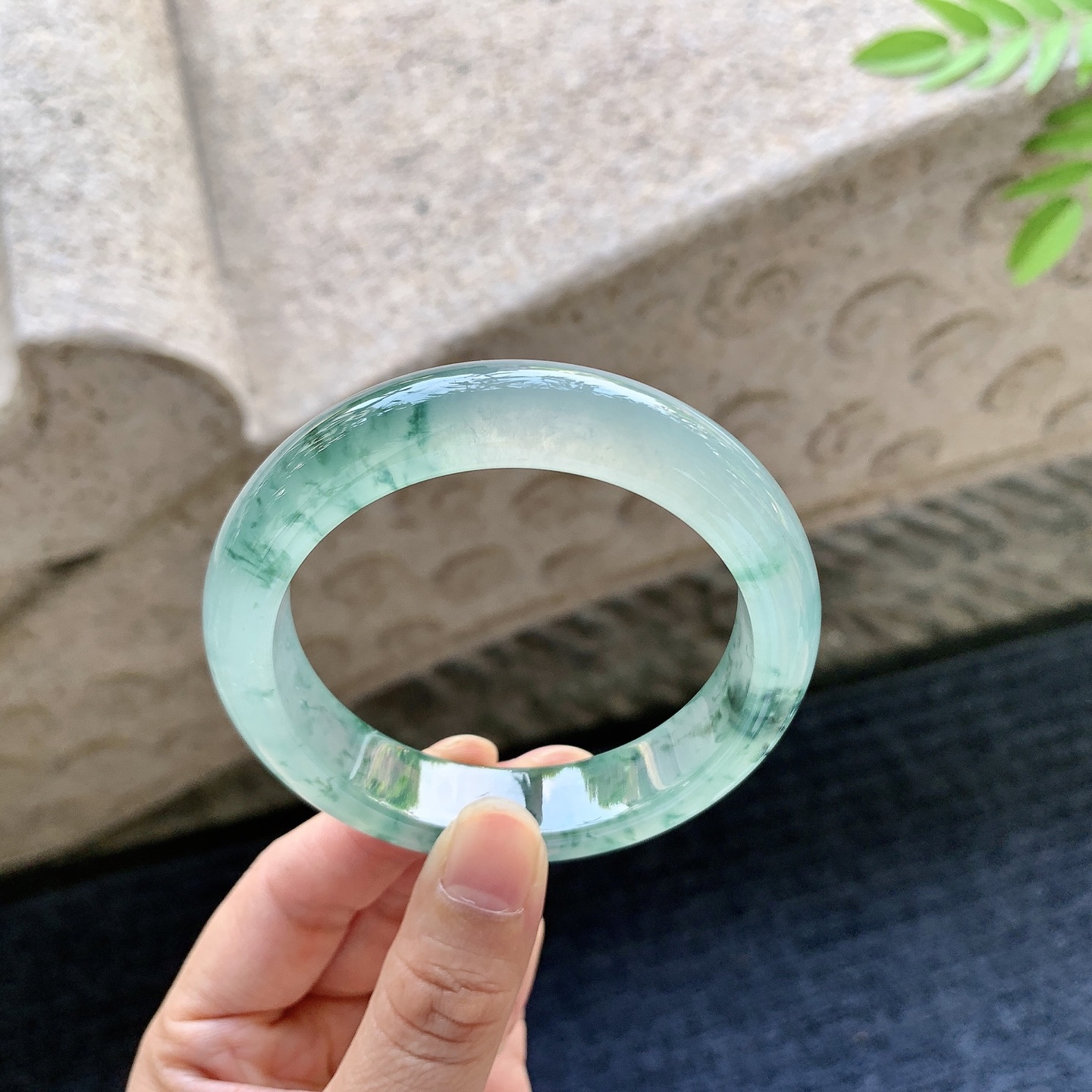 正圈54 55 圈口55.8/13/8.8 编码FH091502 冰种飘花，起荧光，清透，水润，种老，细腻，无裂