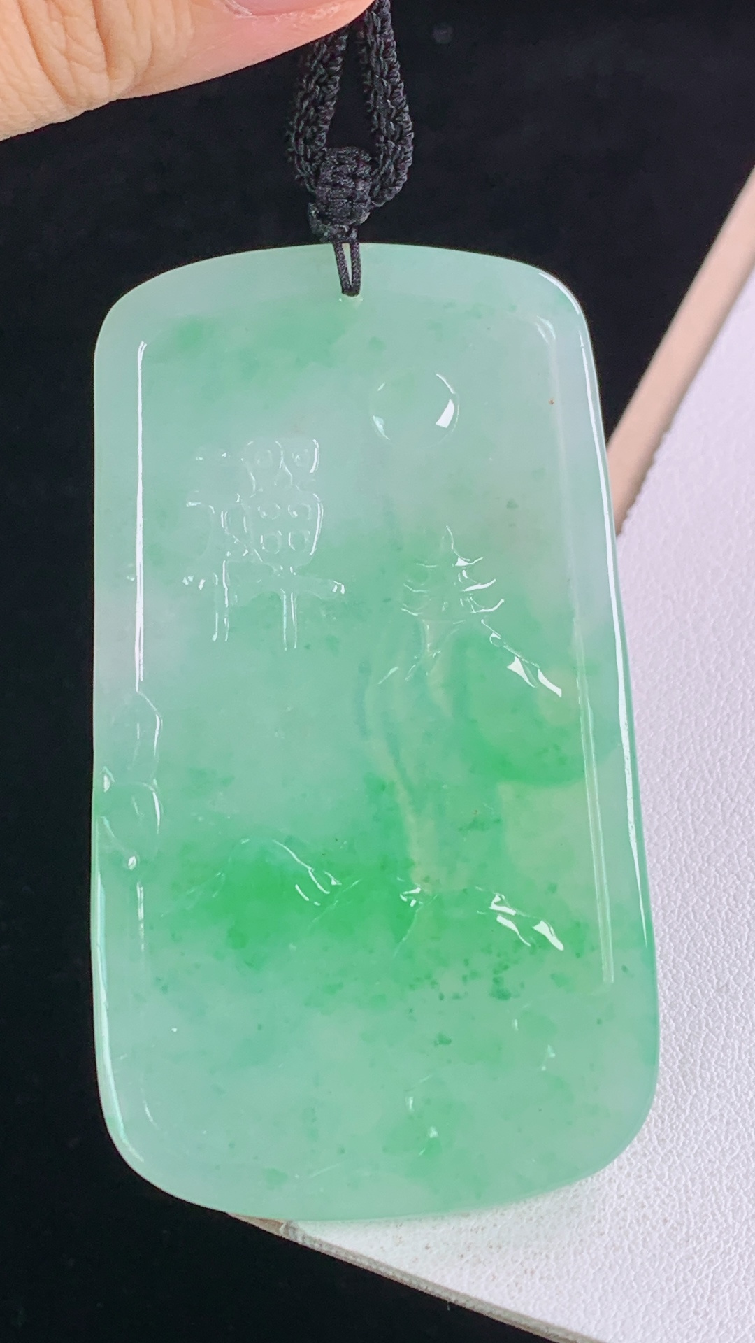 冰绿普贤观音，种色兼备，胶感十足，无裂，尺寸:71.4-40.6-5.8mm 11