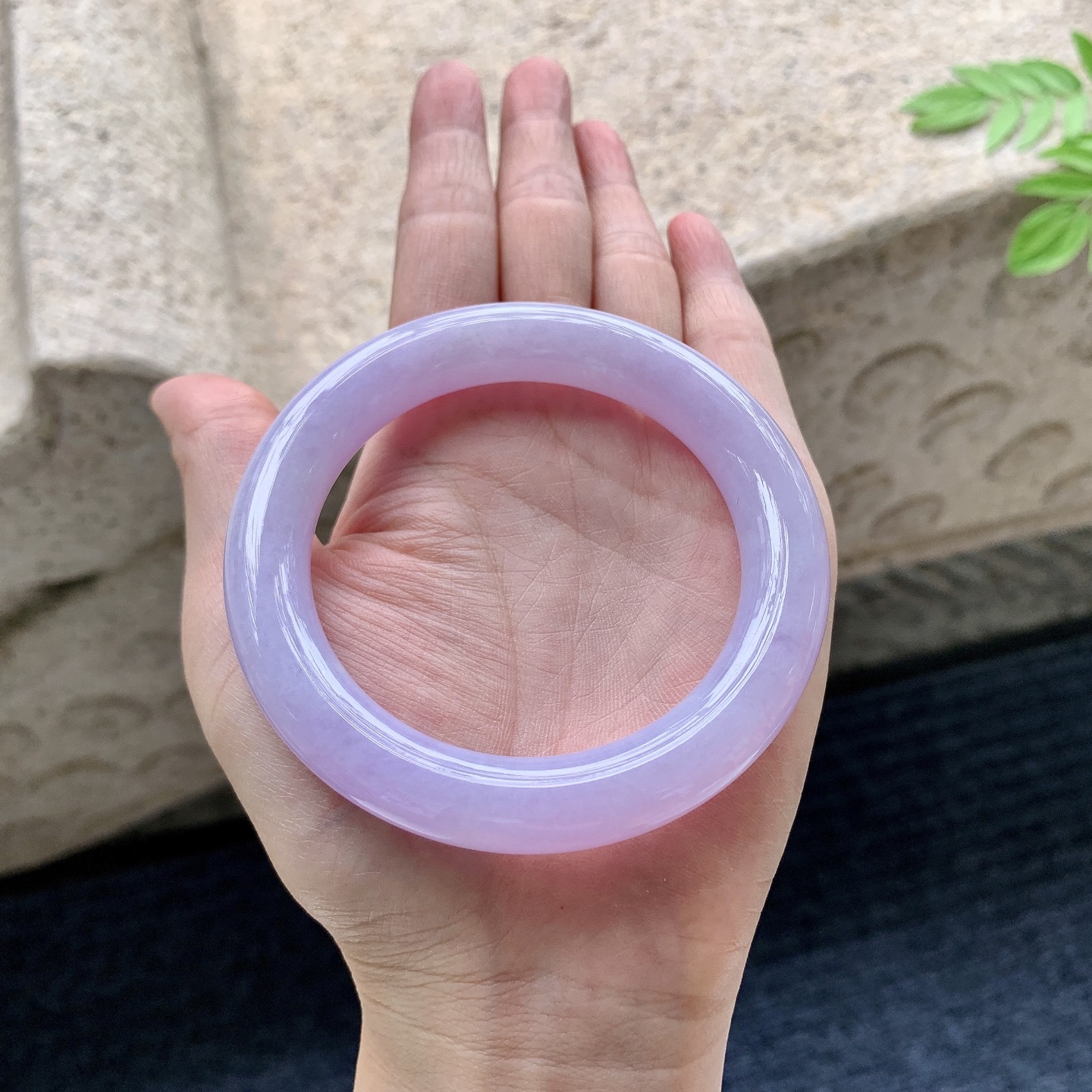 圆条55 56 圈口56.3/11.2/10.8 编码W6090713 粉紫，满色，水润，种老，细腻，无裂
