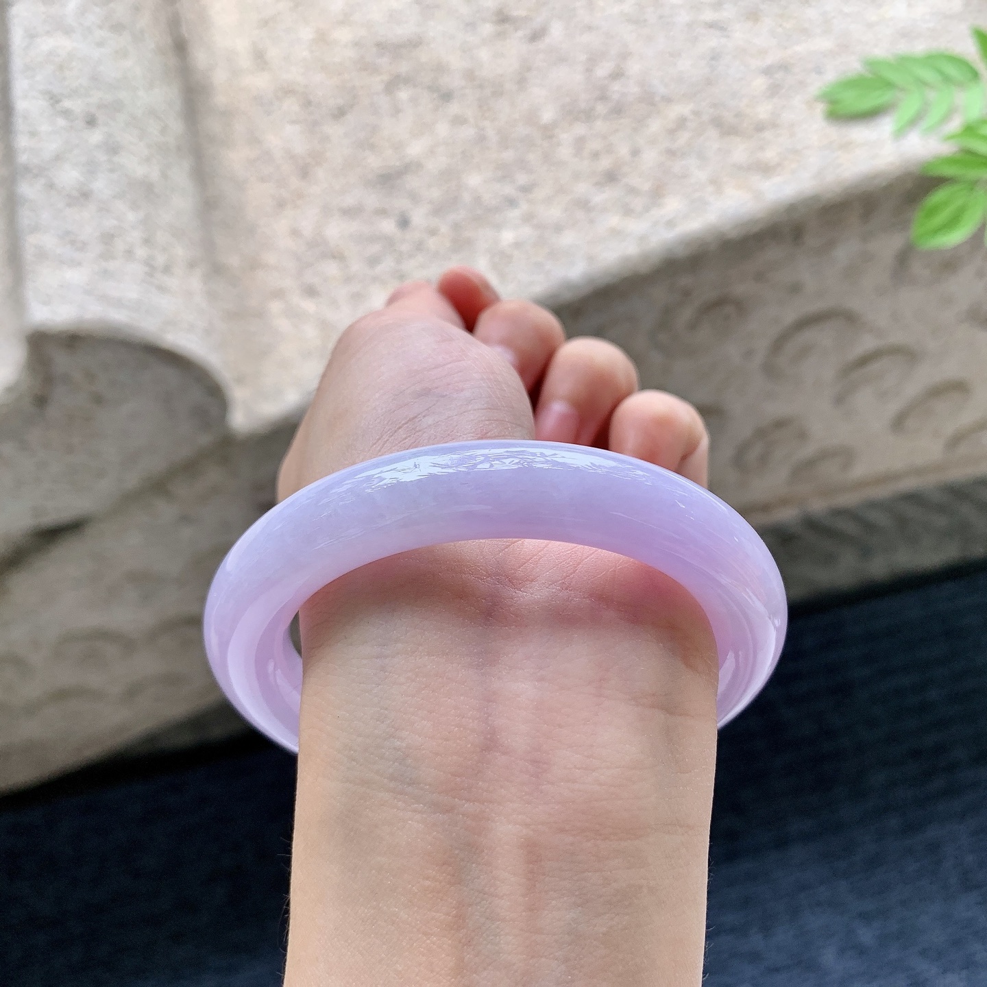 圆条55 56 圈口56.3/11.2/10.8 编码W6090713 粉紫，满色，水润，种老，细腻，无裂