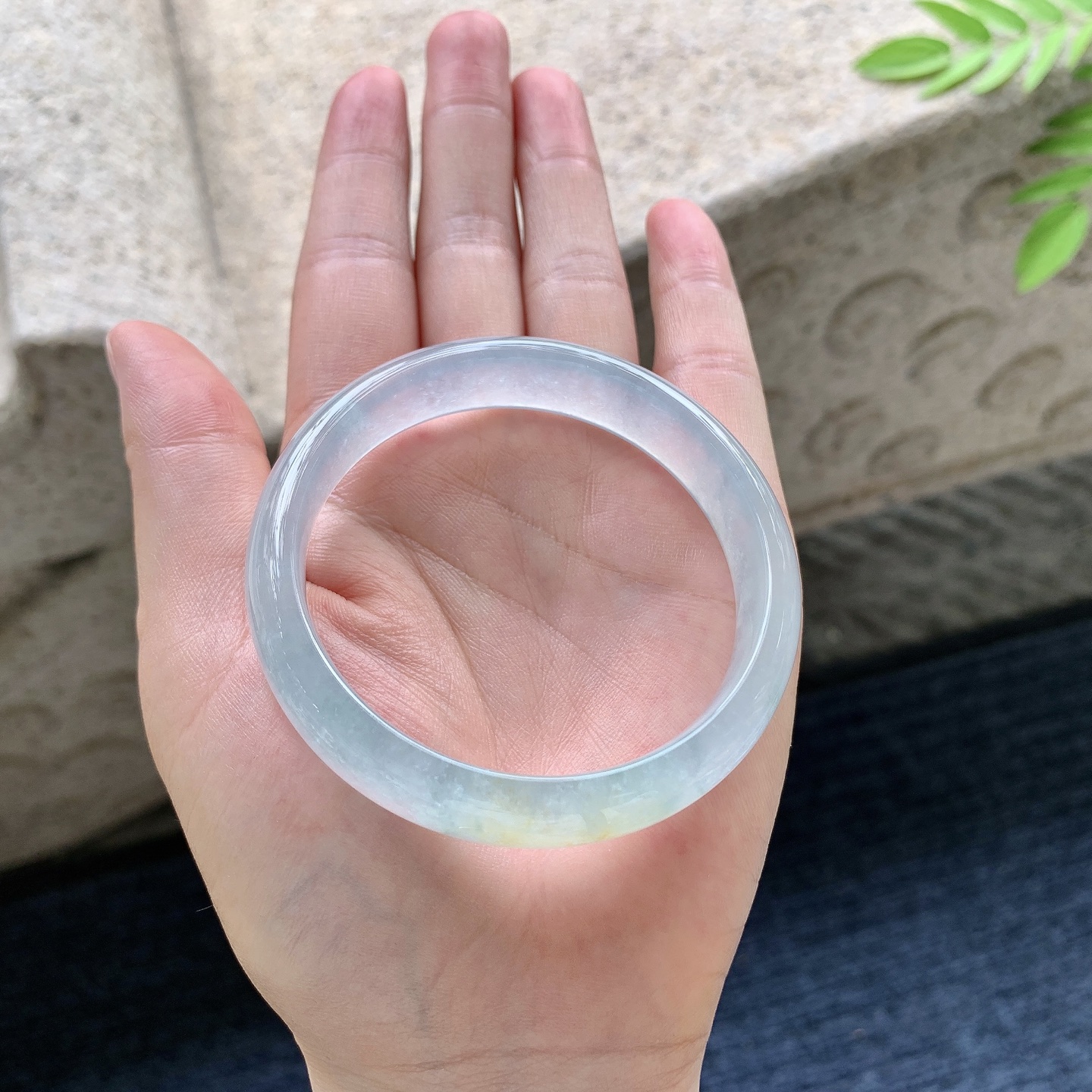 正圈53 54 圈口54/12.3/6.9 编码GJ091529 冰飘黄翡，清透，水润，种老，细腻，