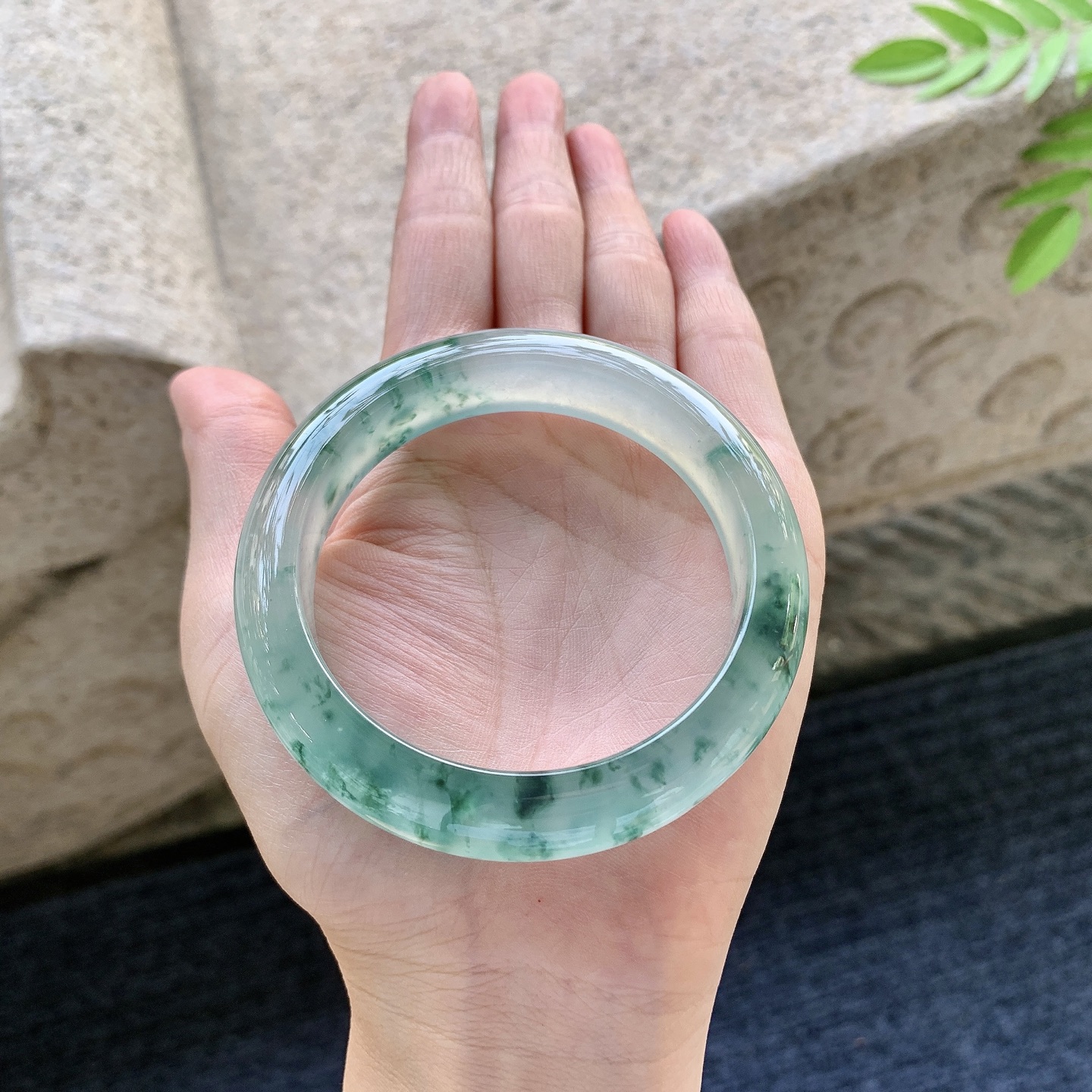 正圈54 55 圈口55.8/13/8.8 编码FH091502 冰种飘花，起荧光，清透，水润，种老，细腻，无裂
