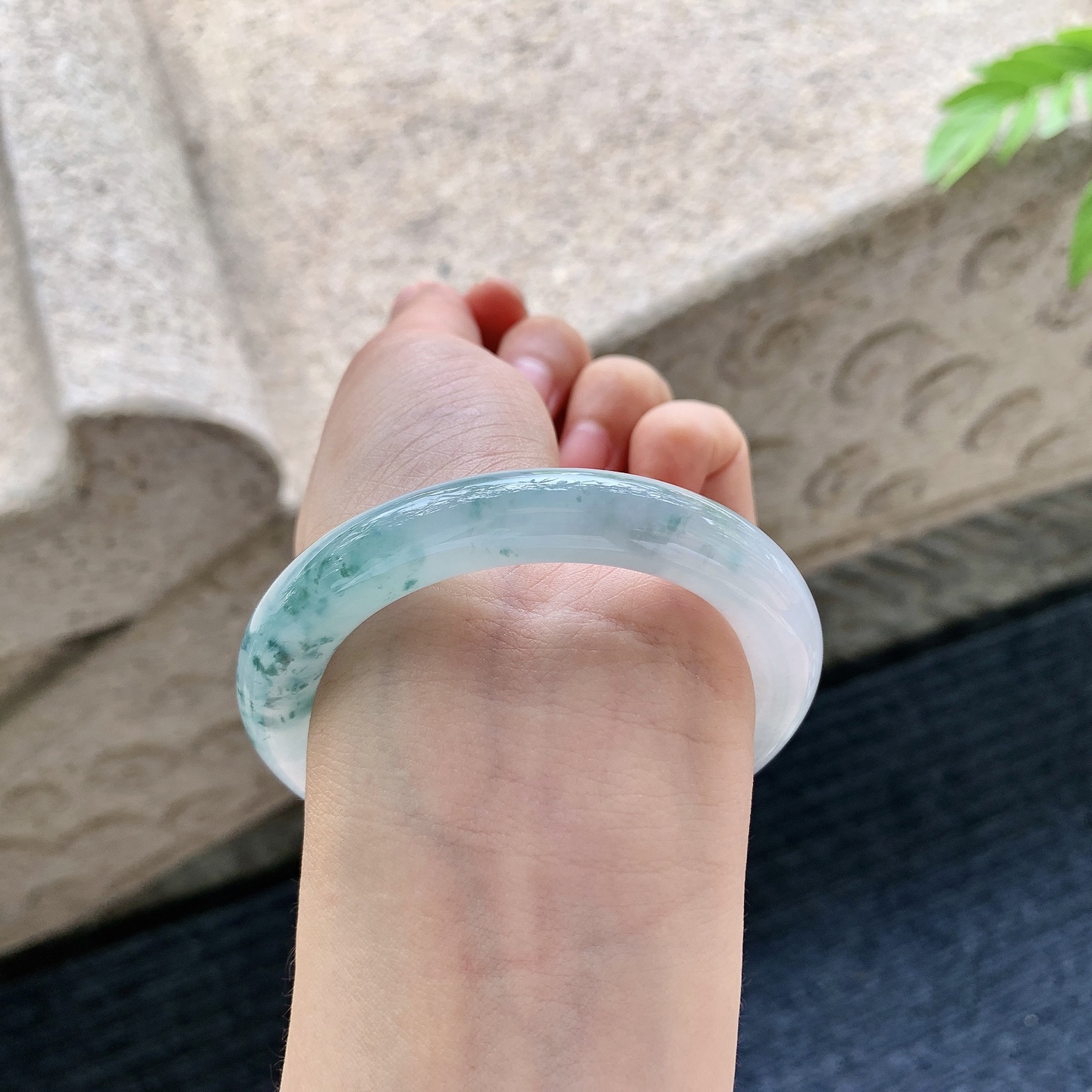 圆条51 52 圈口52.4/9.8/10 编码WW091462 糯冰飘蓝花，水润，种老，细腻，无裂