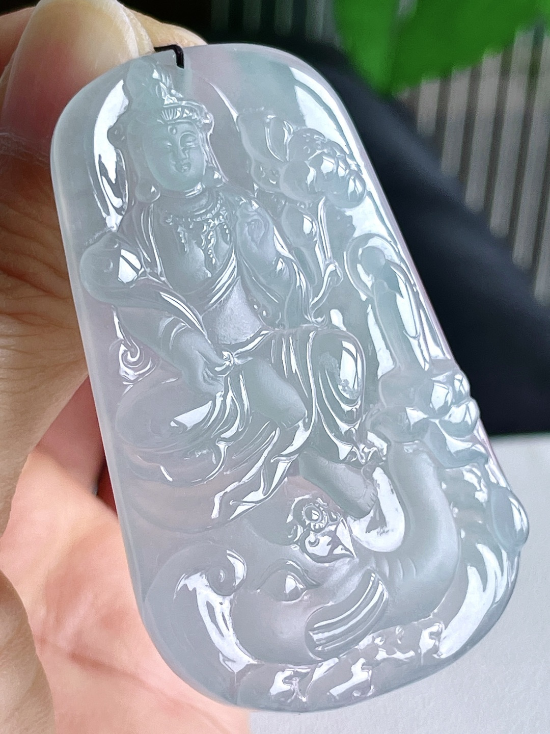 【裸石】冰晴水普贤观音牌吊坠 【说明】缅甸 无裂 性比高 一刀切 【尺寸】57.8-35-5.5 【重量】25.3克