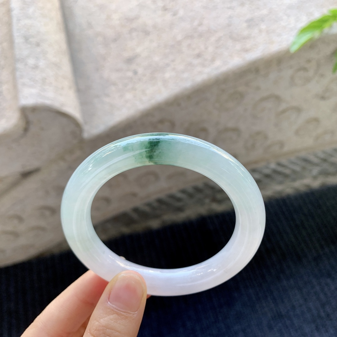 圆条53 54 圈口54.1/19.7/10.5 编码FL091341 糯冰飘绿，水润，种老，细腻，打灯有纹线