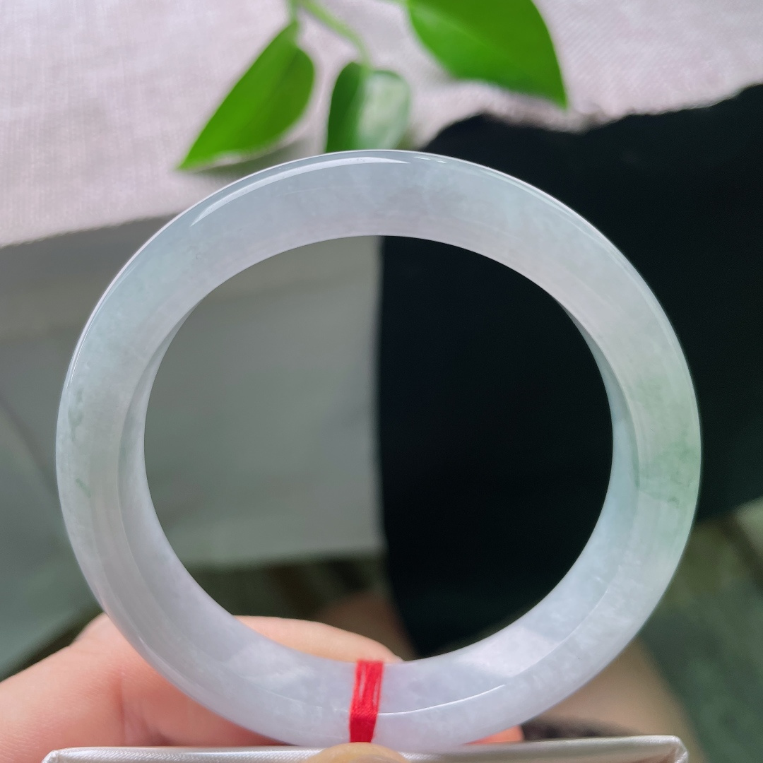 56.912.1/8.4，蓝底正圈，无裂，如同薄雾湖面浮起翠影，绿意含蓄灵动，自带清雅诗意意境。ss