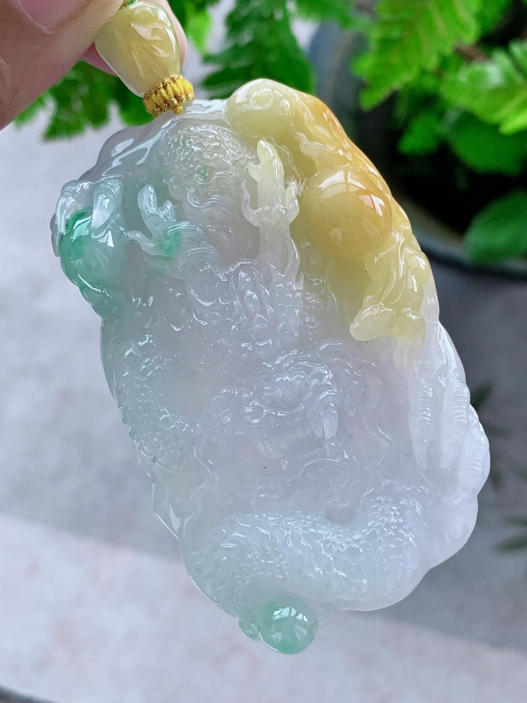 【裸石】冰飘绿花大龙牌飘黄翡大龙牌吊坠 【说明】缅甸 性比高 飘花 超厚 【尺寸】65-41-11.7 【重量】60克