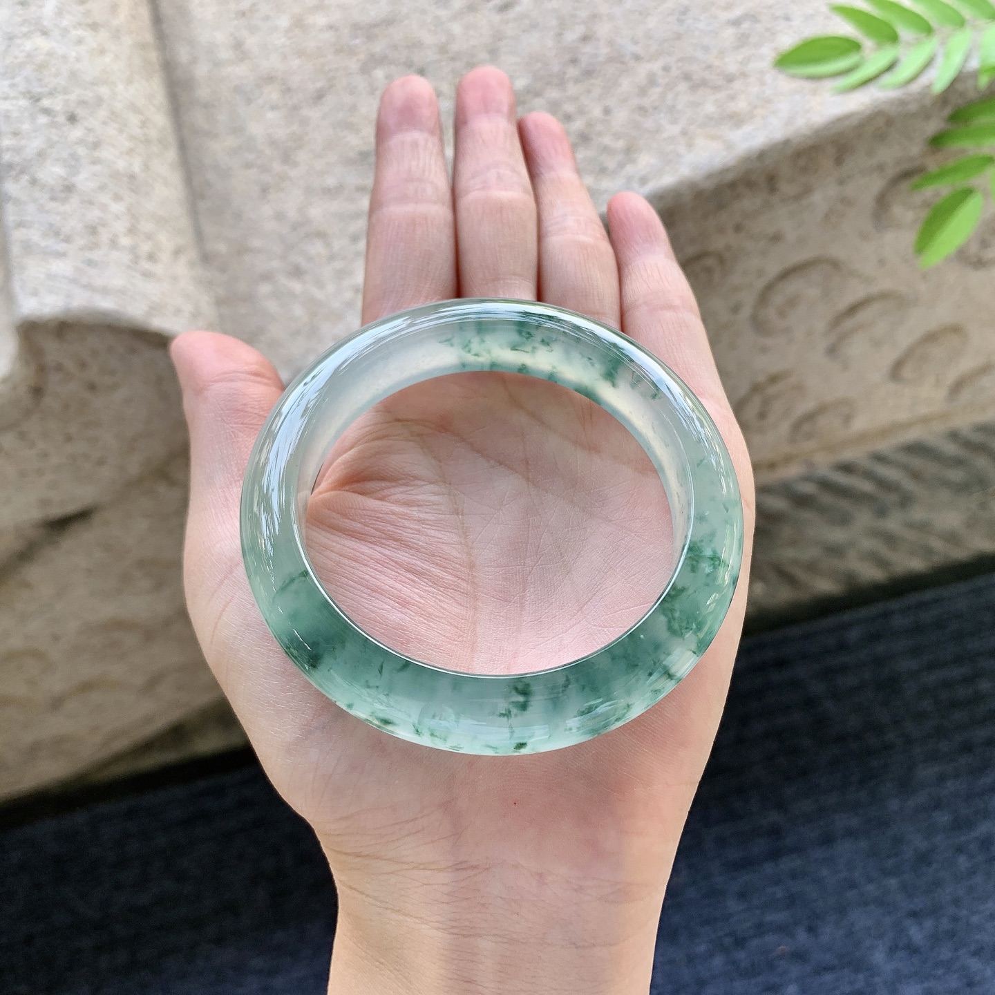 正圈54 55 圈口55.8/13/8.8 编码FH091502 冰种飘花，起荧光，清透，水润，种老
