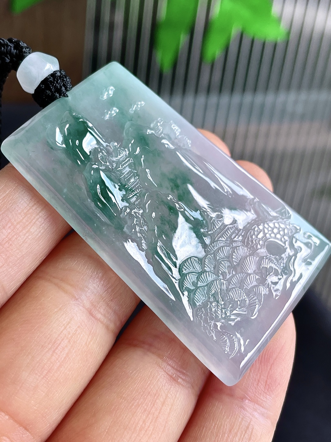【裸石】冰种飘花山水牌大山水牌吊坠 【说明】缅甸 无裂 性比高 【尺寸】57-37-5.6 【重量】32.8克