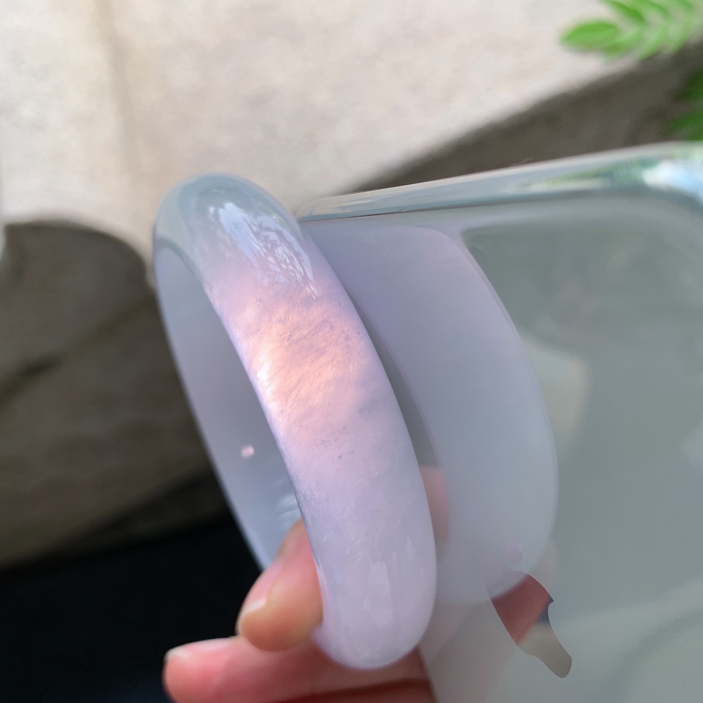 正圈56 57 圈口57.8/14.2/8.5 编码QX091542 冰糯春带彩，粉紫，水润，种老，细腻，打灯有絮线