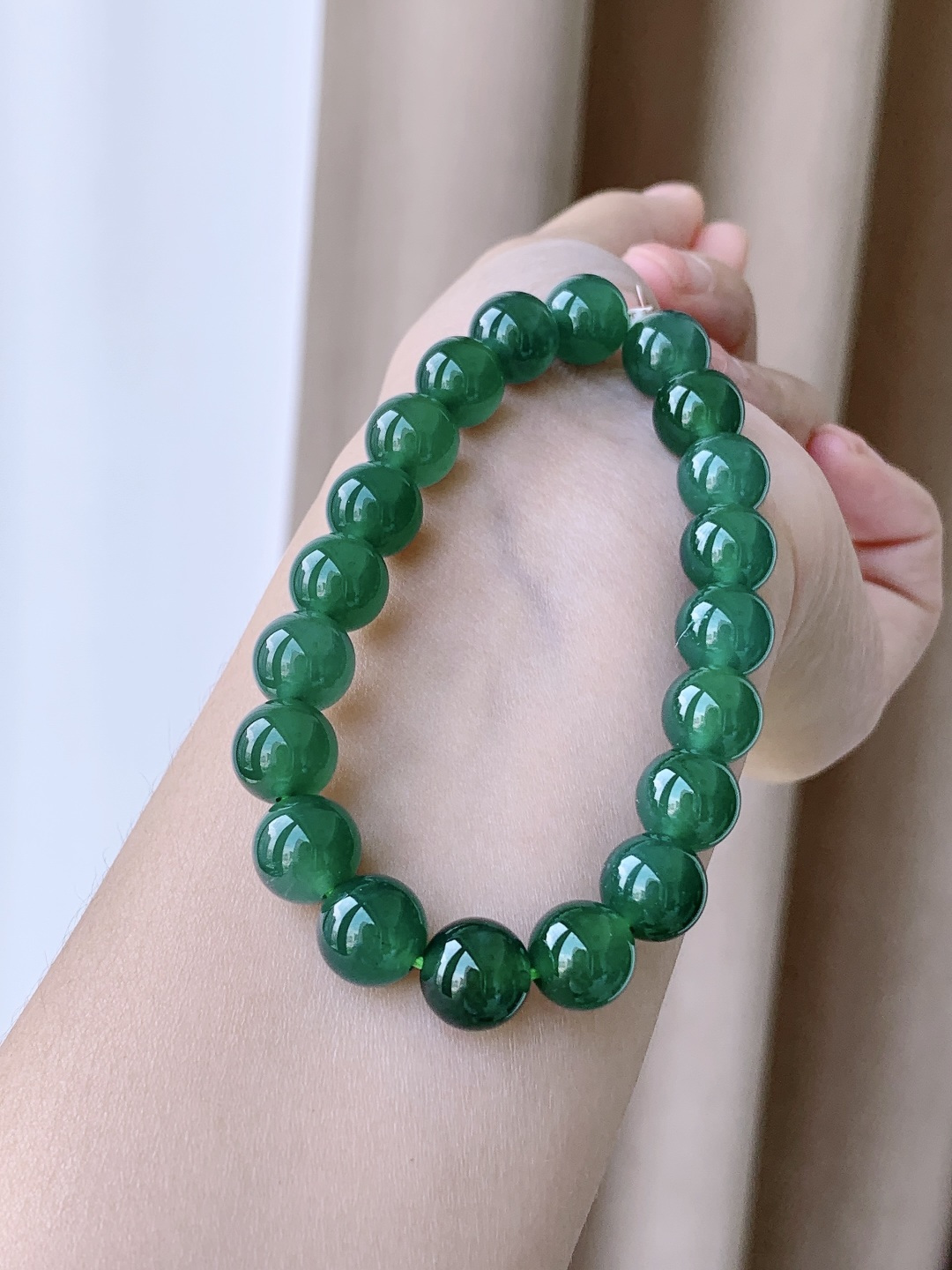 【珠子】冰晴绿手串圆珠珠子手串 【说明】 性比高 老蓝水 【尺寸】9.7mm 【重量】33.3克