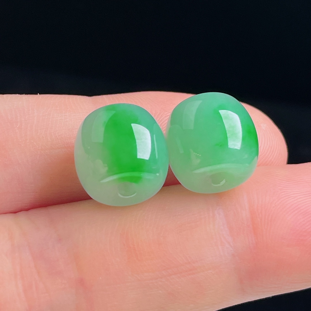 ️阳绿路路通，老种起光，细底通透，尺寸：10.7/11.5mm0914