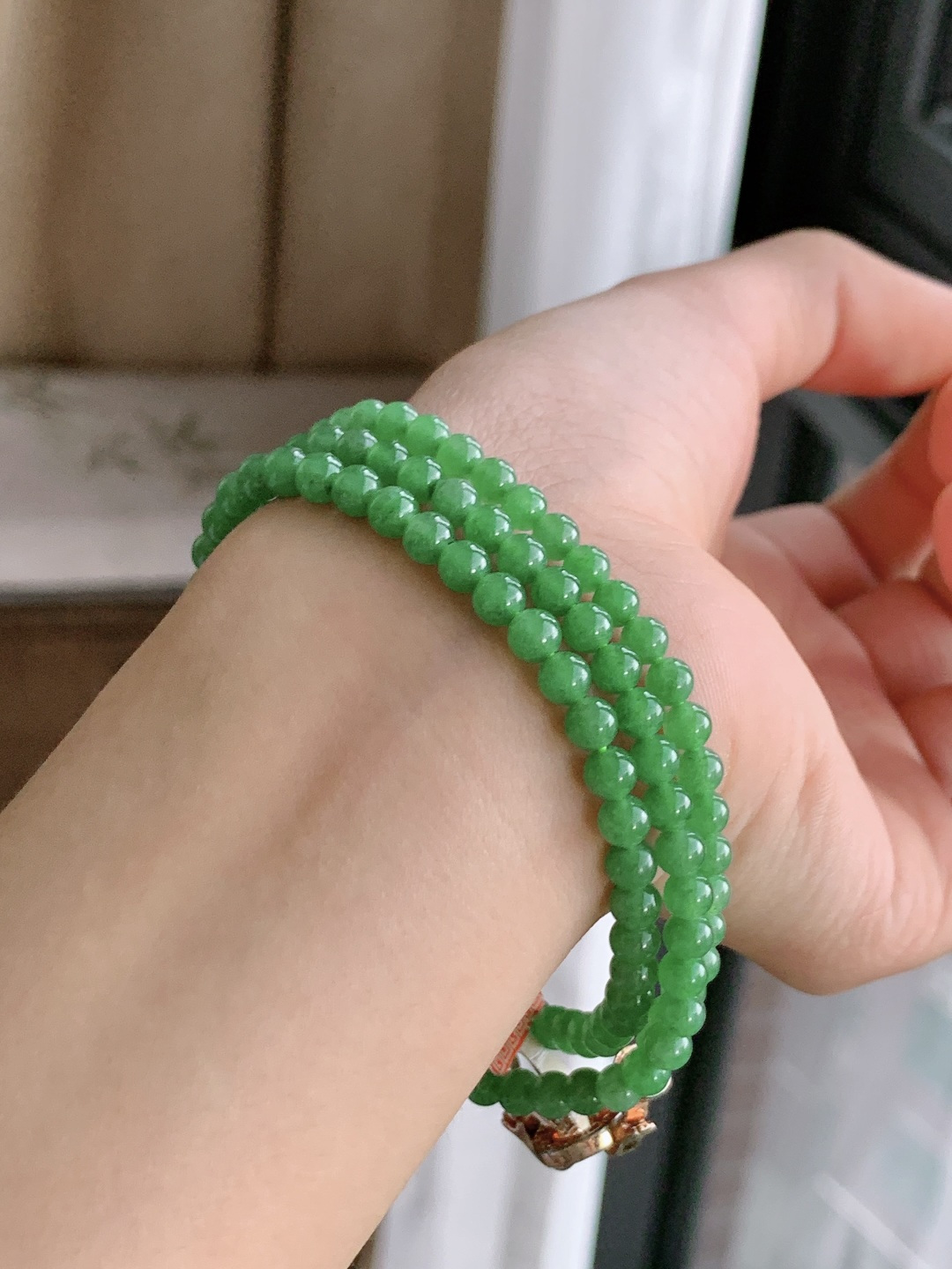 【珠子】阳绿珠链圆珠子珠链 【说明】缅甸  性比高 【尺寸】4.5-4mm，30cm 【重量】22克