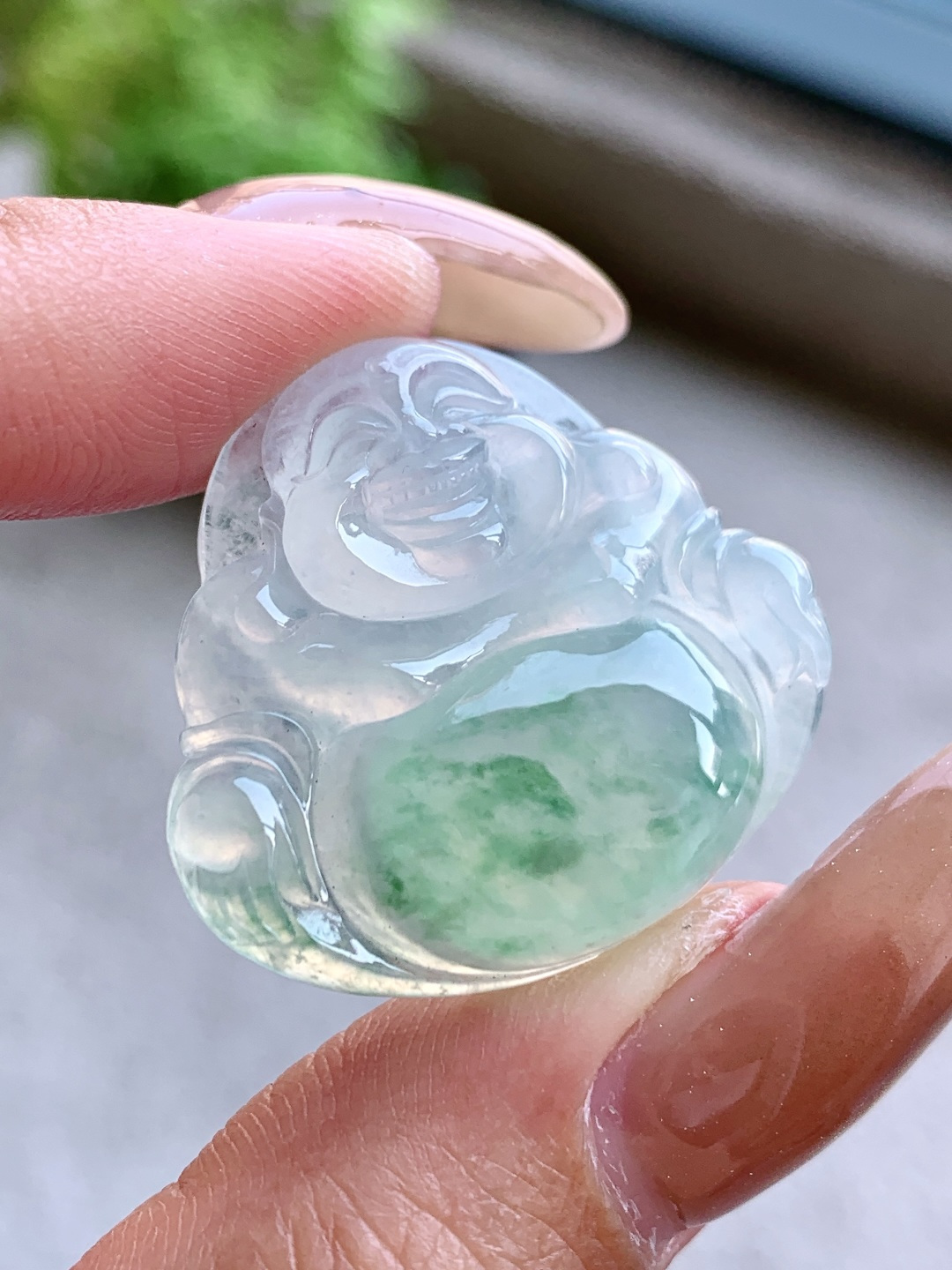【裸石】🫧冰飘绿花佛公吊坠 【说明】缅甸 性比高 飘花 肚里藏金 厚装 【尺寸】31.3-28.6-6 【重量】8.3克