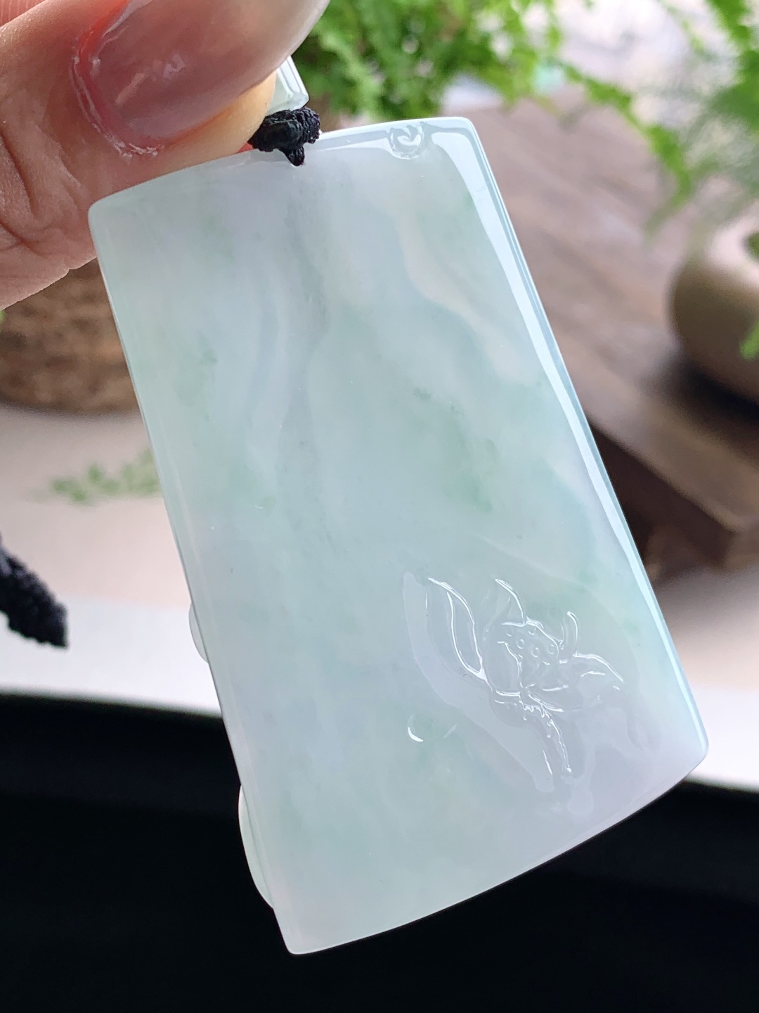 【裸石】️冰种飘花普贤观音牌吊坠 【说明】缅甸 性比高 厚装 【尺寸】66.4-44.2-6 【重量】44.7克