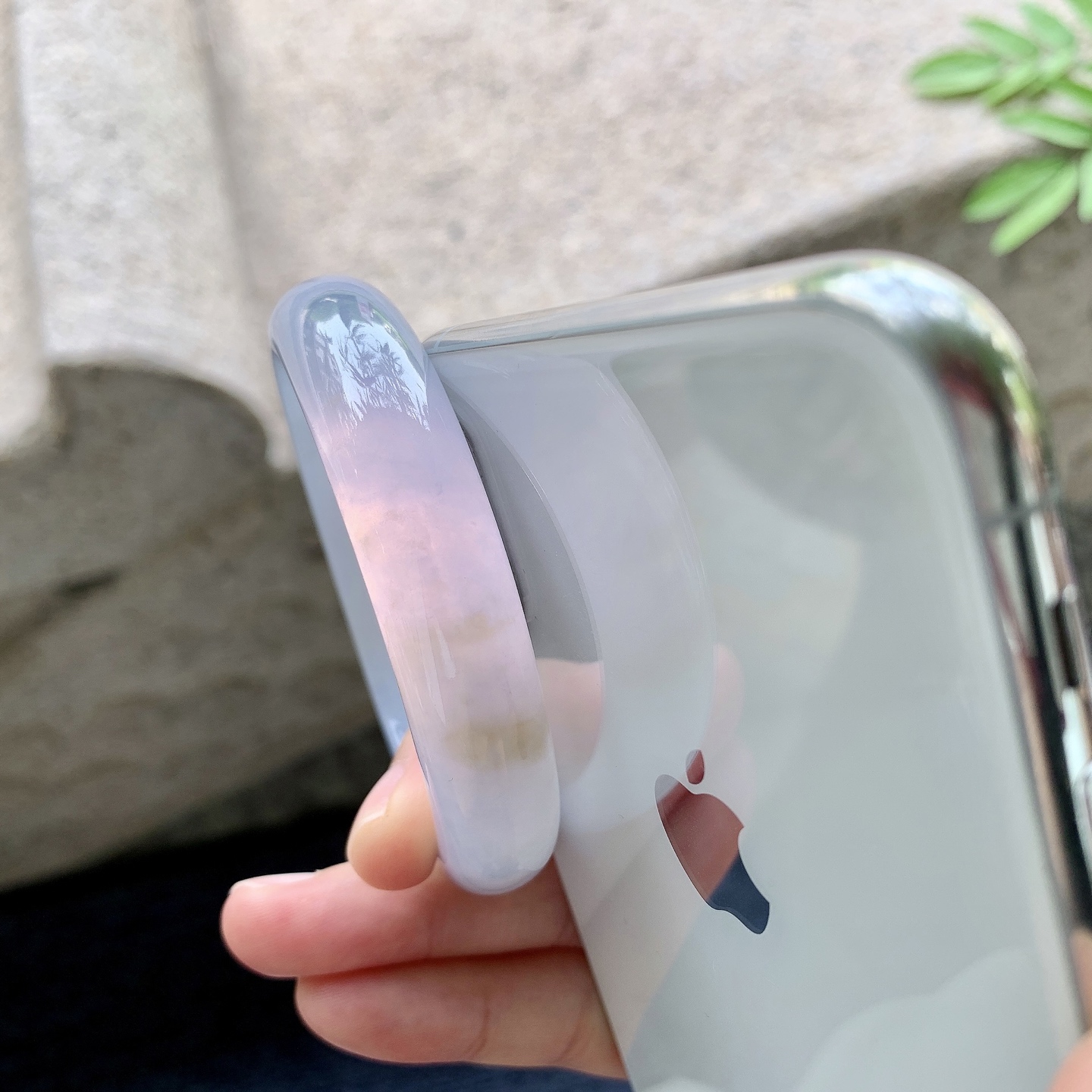 贵妃54 55 圈口55.5/50/12.5/7.5 编码Q5090915 飘黄翡，水润，种老，细腻，打灯有棉线