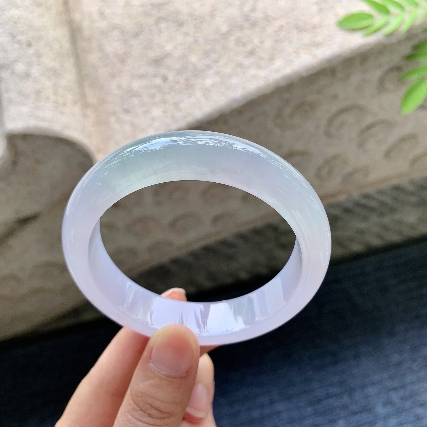 正圈56 57 圈口57.8/14.2/8.5 编码QX091542 冰糯春带彩，粉紫，水润，种老，细腻，打灯有絮线