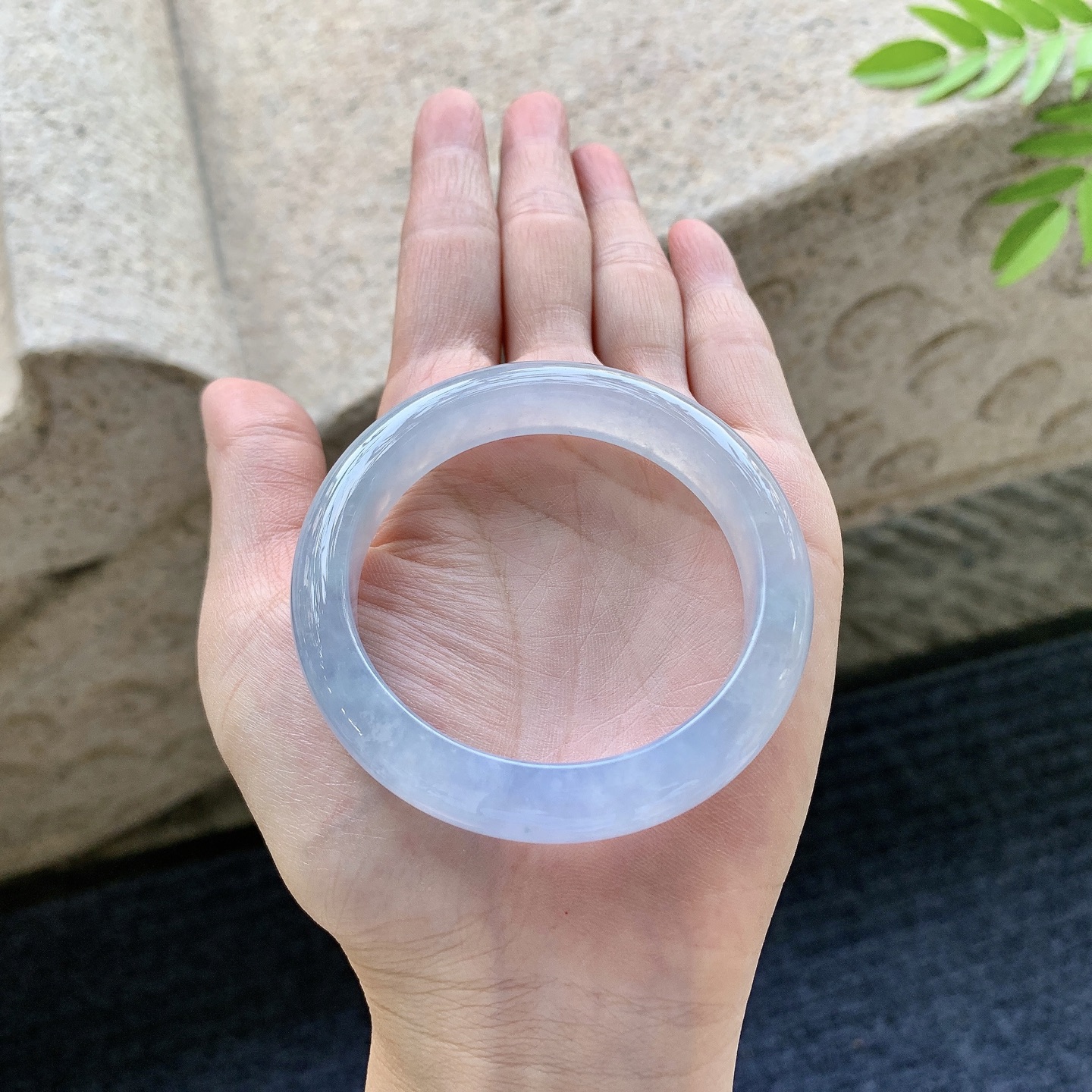 正圈50 51 圈口51/11.3/7.7 编码B2091512 冰糯，水润，种老，细腻，打灯有絮线